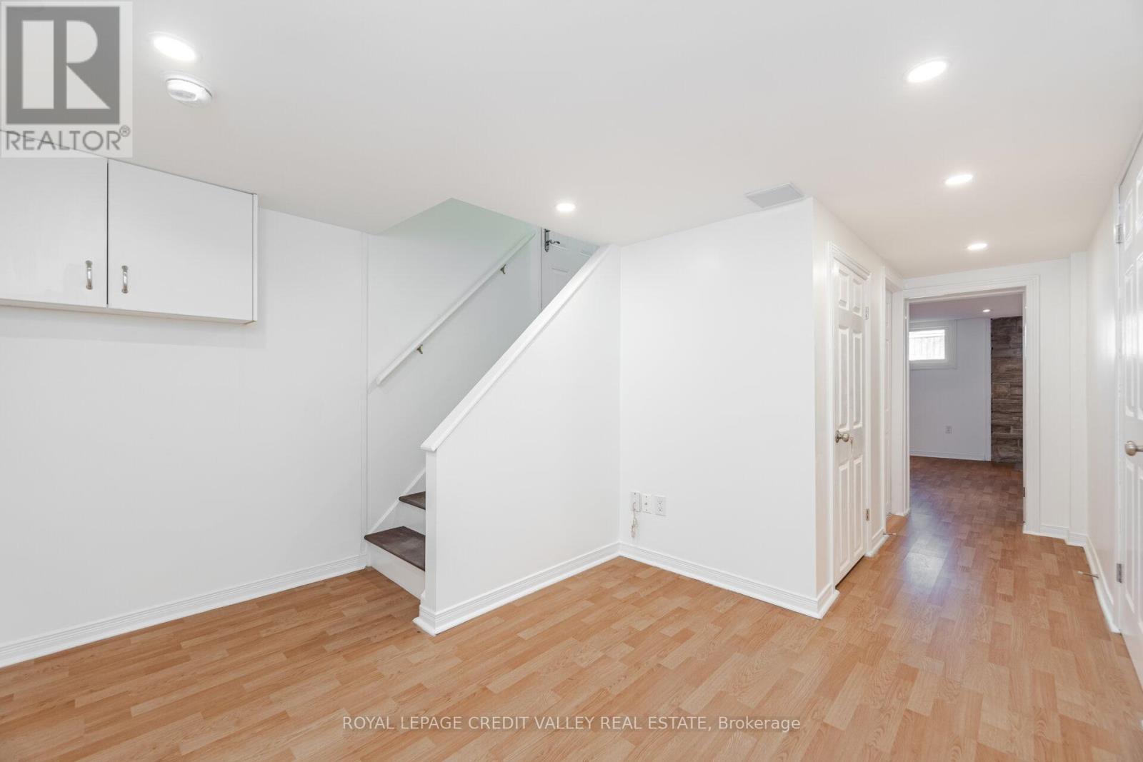 












2143 MOUNTAINSIDE DRIVE

,
Burlington,




Ontario
L7P1B3


