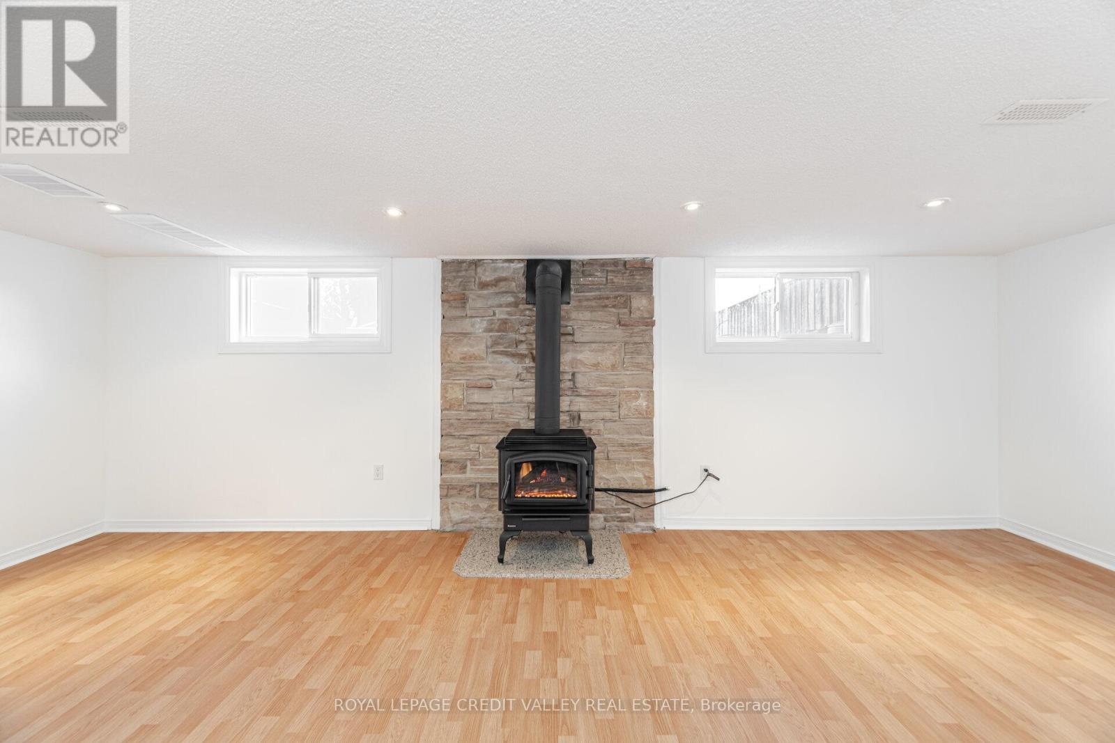 












2143 MOUNTAINSIDE DRIVE

,
Burlington,




Ontario
L7P1B3

