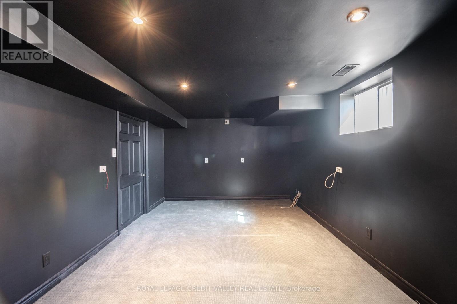












2143 MOUNTAINSIDE DRIVE

,
Burlington,




Ontario
L7P1B3

