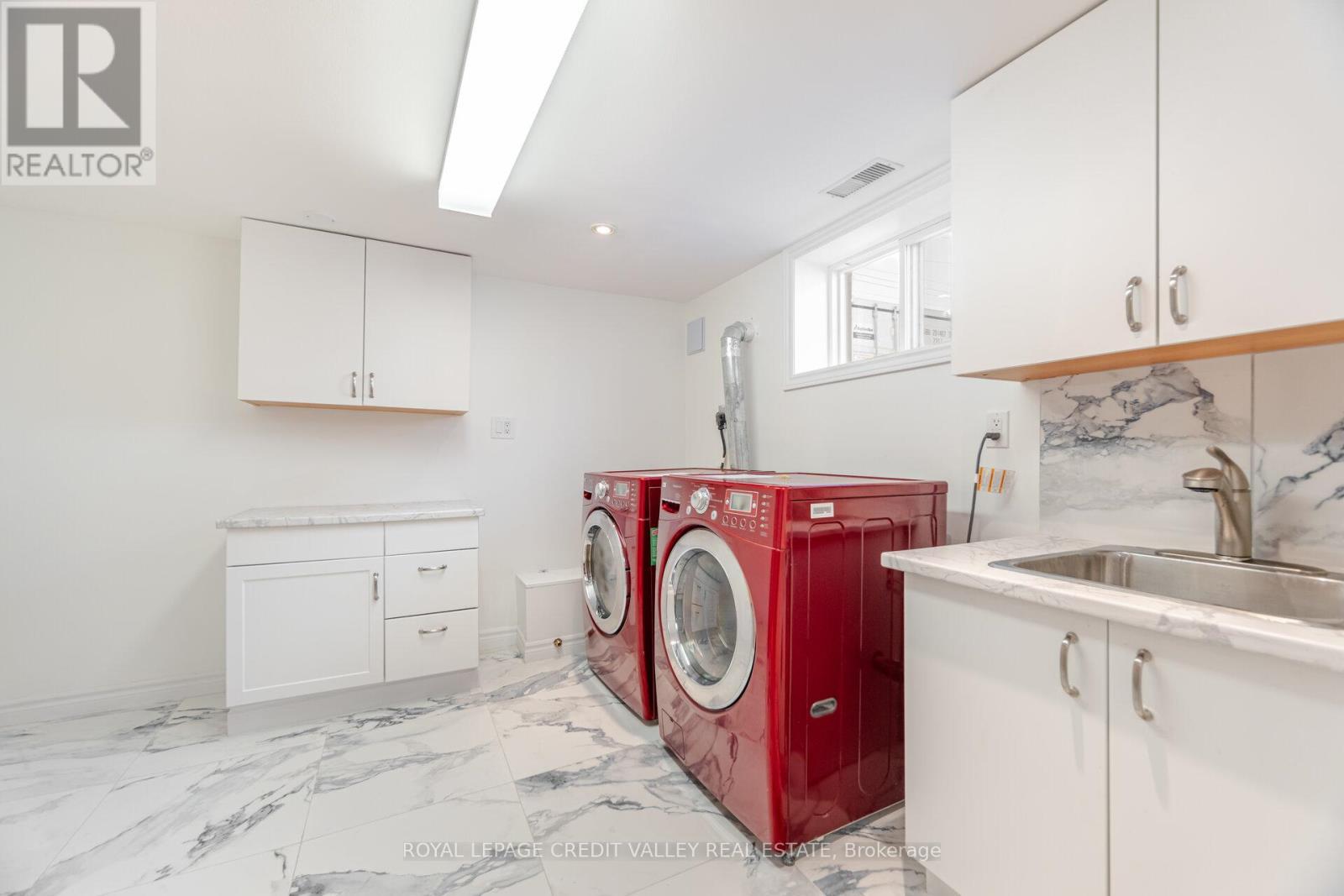 












2143 MOUNTAINSIDE DRIVE

,
Burlington,




Ontario
L7P1B3

