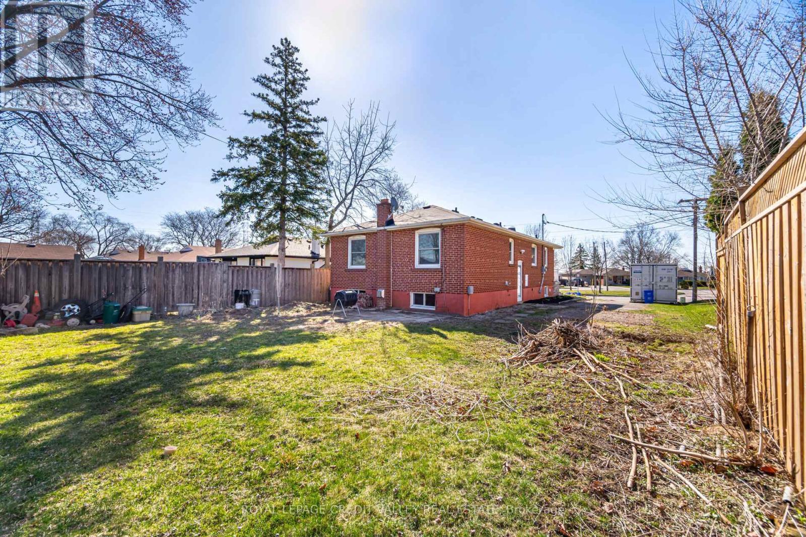 












2143 MOUNTAINSIDE DRIVE

,
Burlington,




Ontario
L7P1B3

