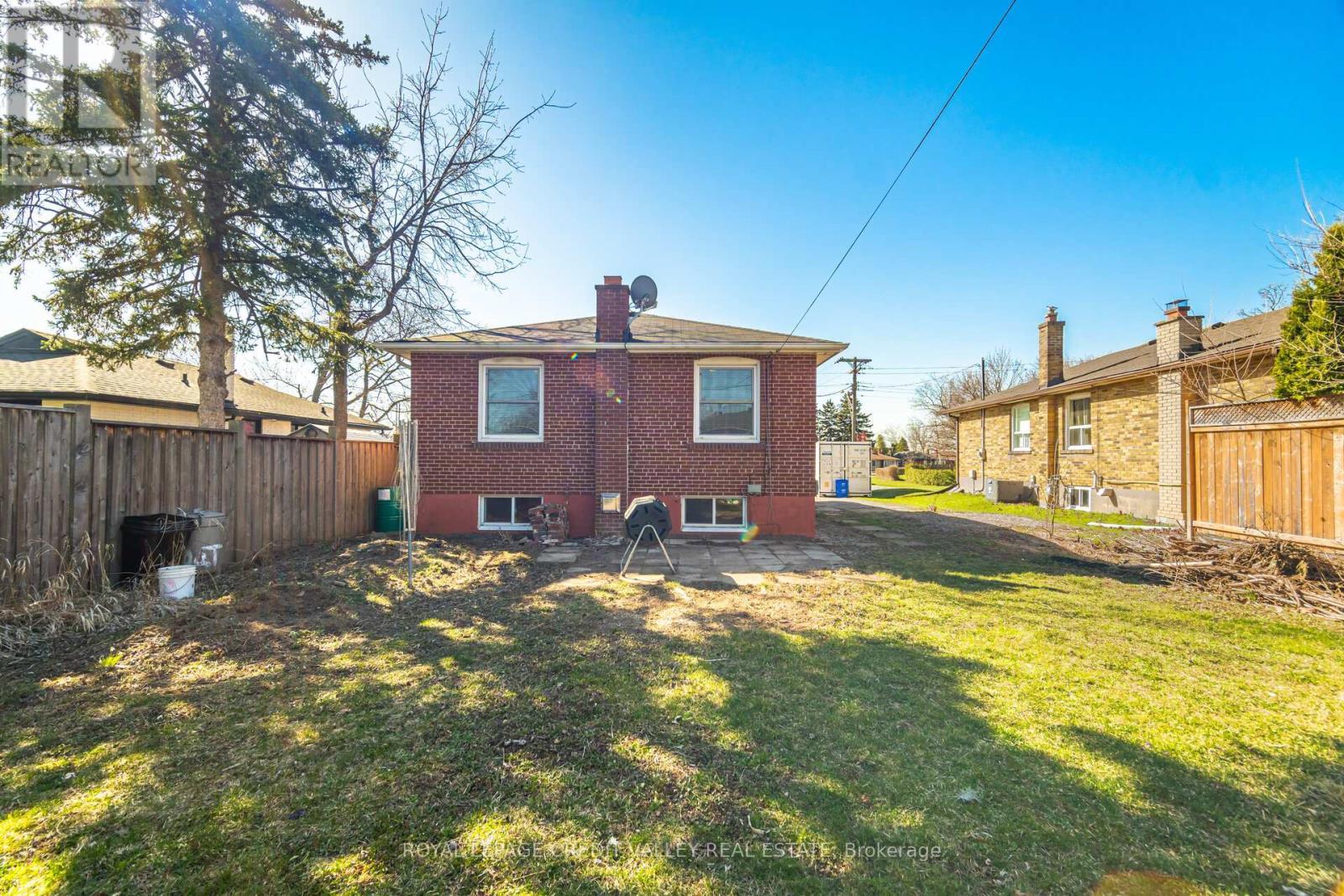 












2143 MOUNTAINSIDE DRIVE

,
Burlington,




Ontario
L7P1B3

