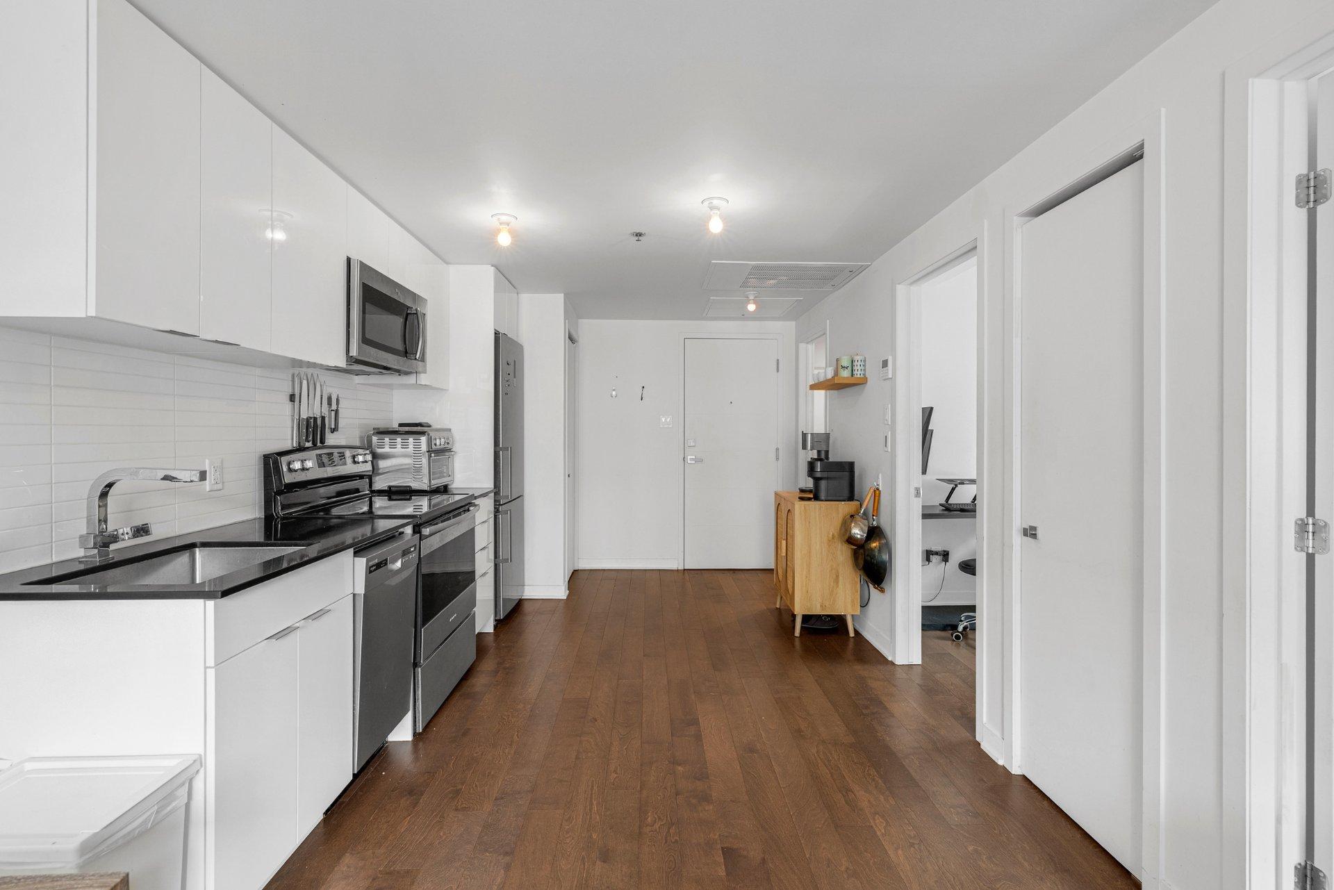









1182


Rue Crescent

, 911,
Montréal (Ville-Marie),




QC
H3G0G6

