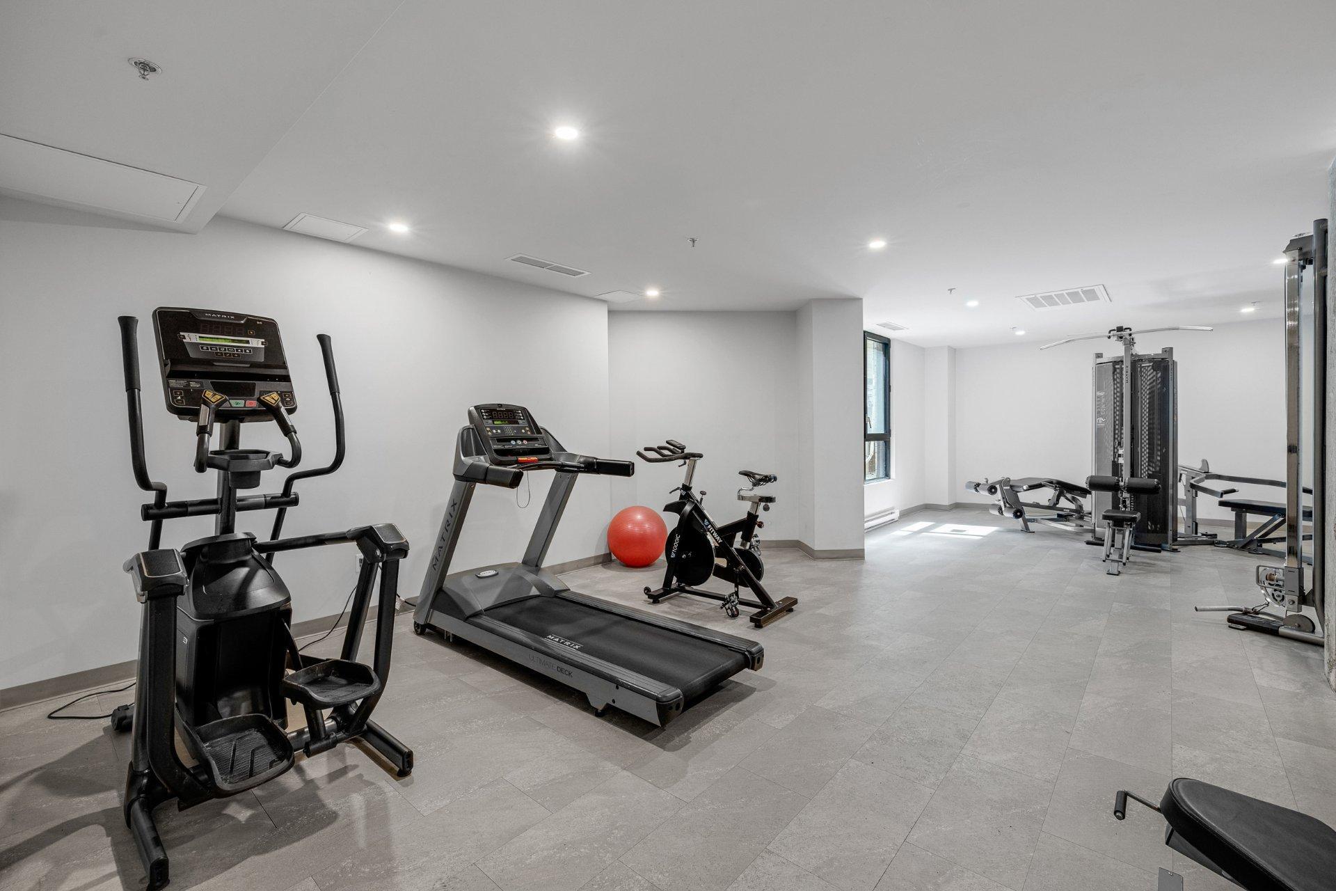 









1182


Rue Crescent

, 911,
Montréal (Ville-Marie),




QC
H3G0G6

