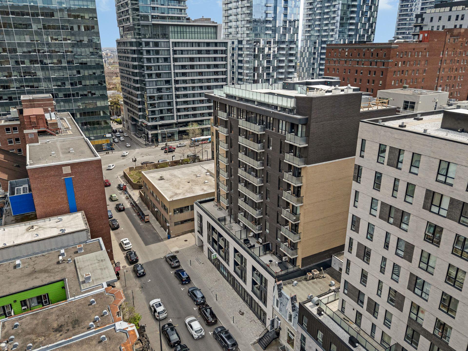 









1182


Rue Crescent

, 911,
Montréal (Ville-Marie),




QC
H3G0G6

