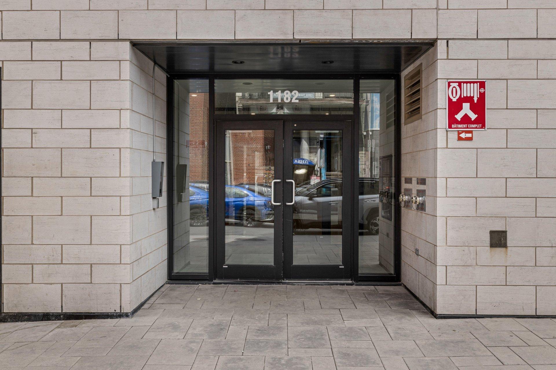 









1182


Rue Crescent

, 911,
Montréal (Ville-Marie),




QC
H3G0G6

