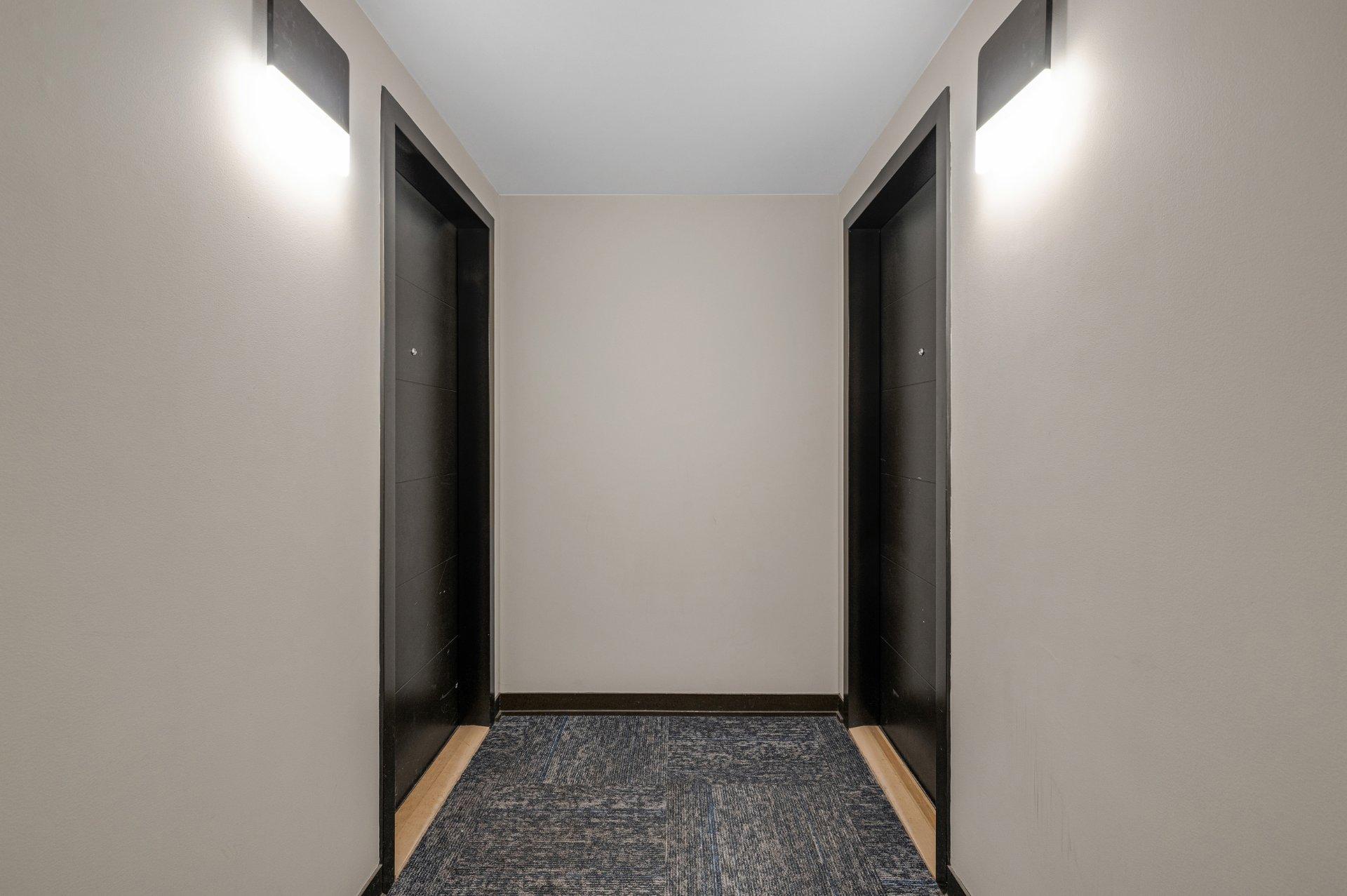 









1182


Rue Crescent

, 911,
Montréal (Ville-Marie),




QC
H3G0G6

