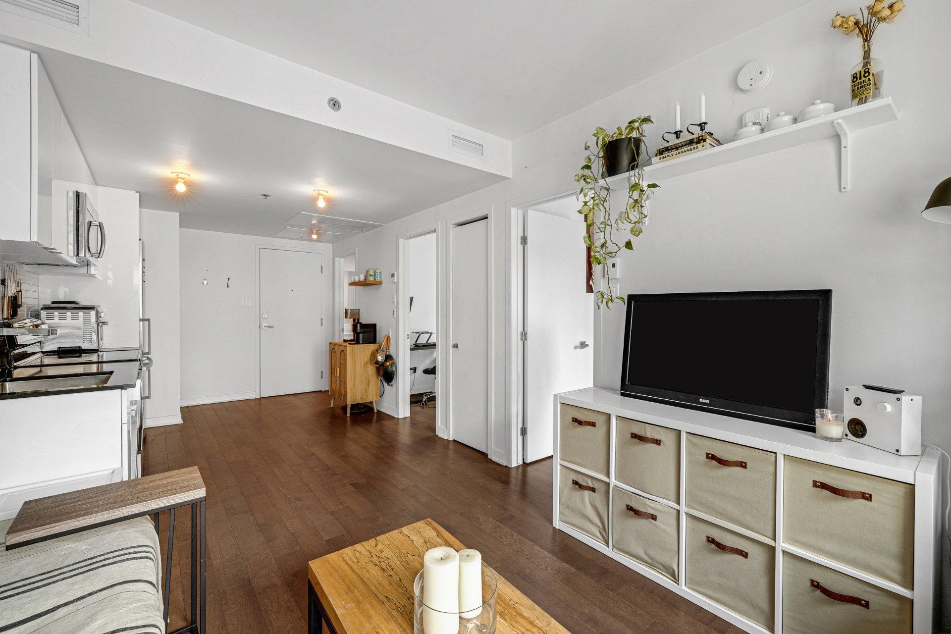 









1182


Rue Crescent

, 911,
Montréal (Ville-Marie),




QC
H3G0G6

