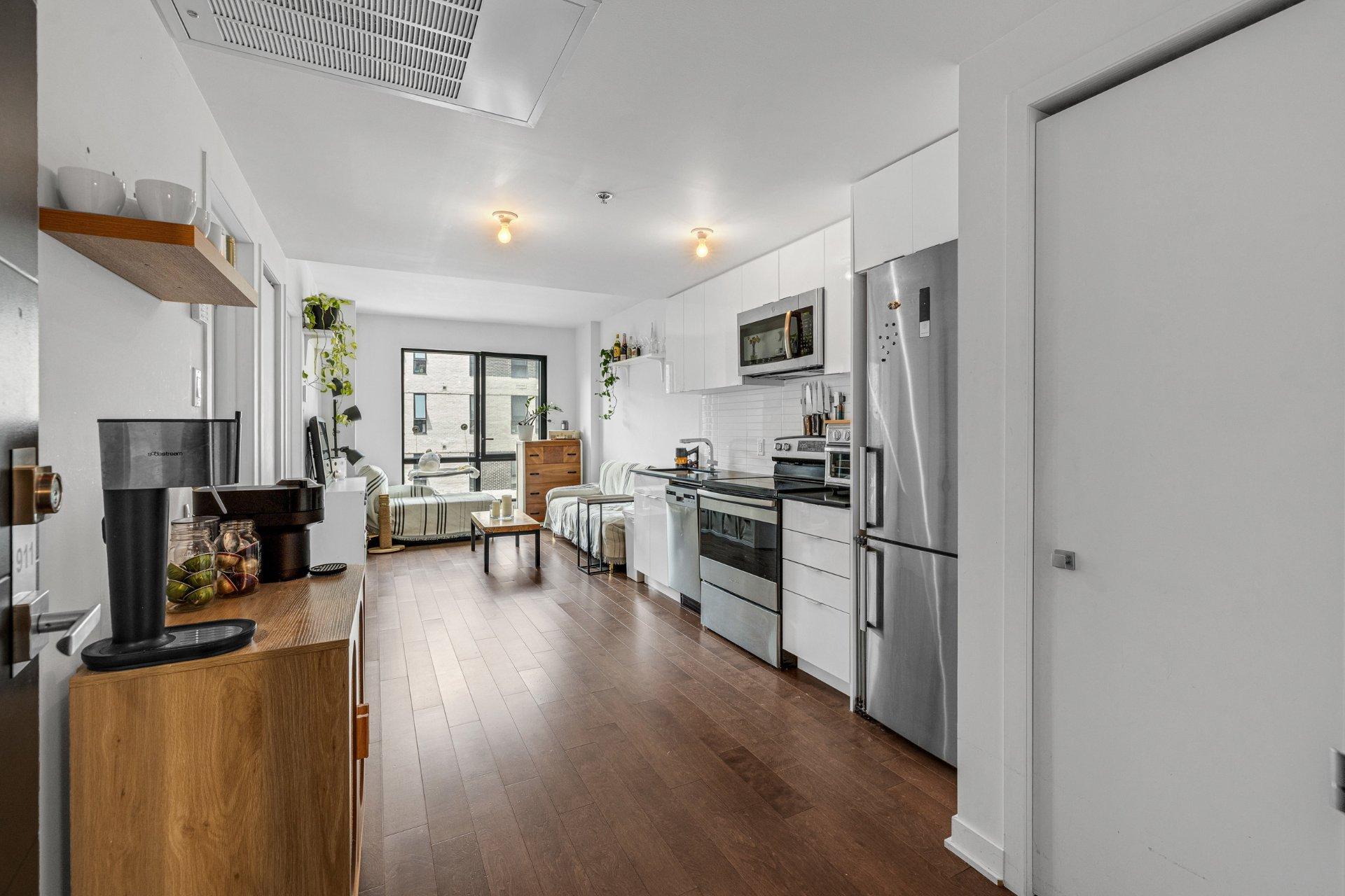 









1182


Rue Crescent

, 911,
Montréal (Ville-Marie),




QC
H3G0G6

