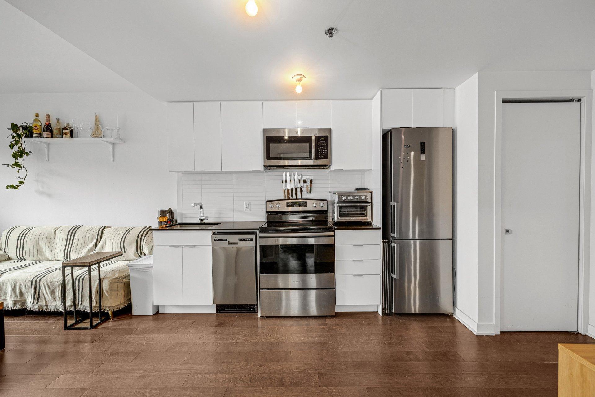 









1182


Rue Crescent

, 911,
Montréal (Ville-Marie),




QC
H3G0G6


