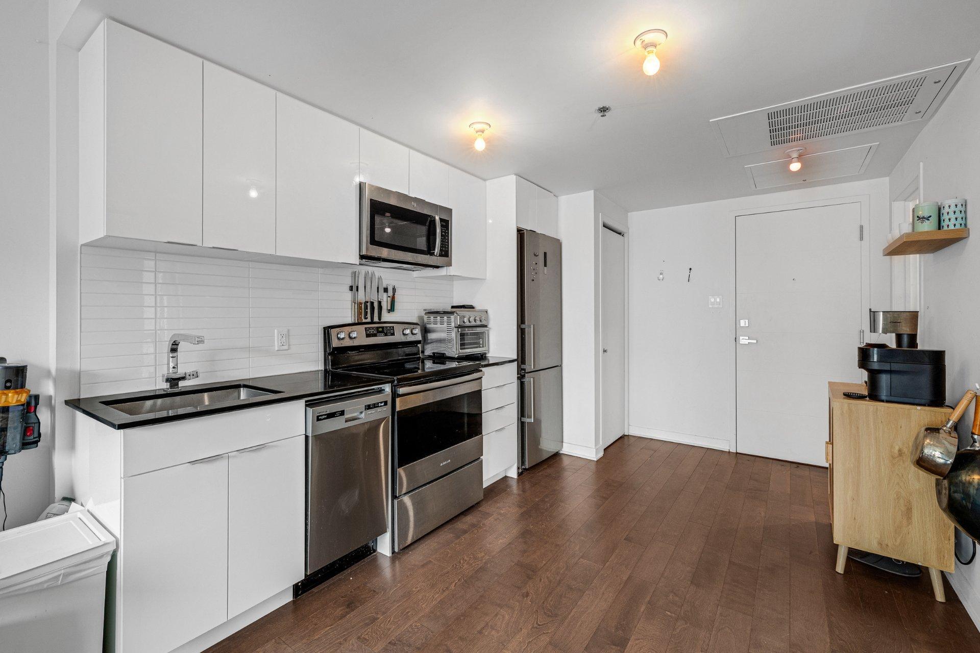 









1182


Rue Crescent

, 911,
Montréal (Ville-Marie),




QC
H3G0G6

