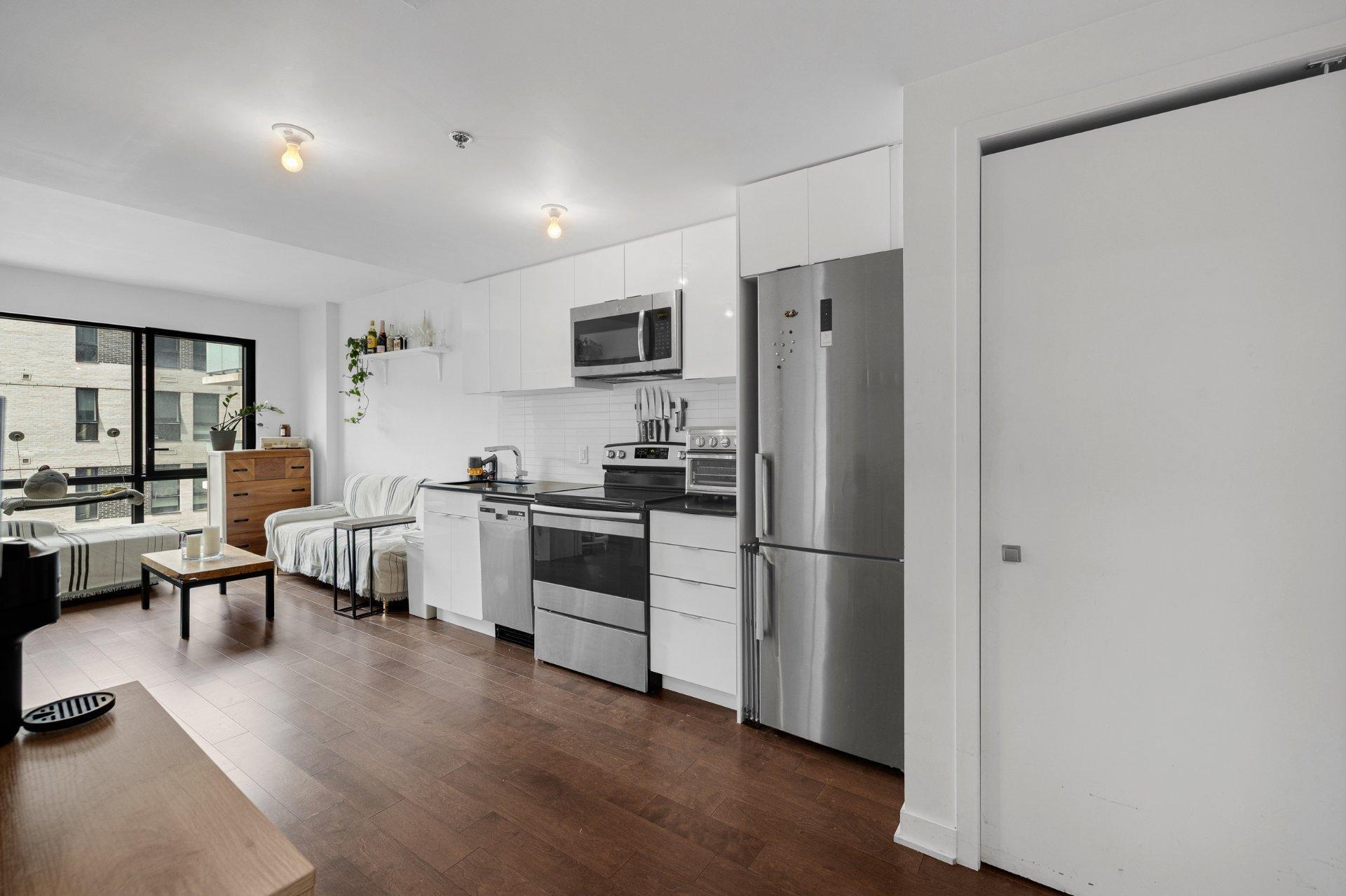 









1182


Rue Crescent

, 911,
Montréal (Ville-Marie),




QC
H3G0G6

