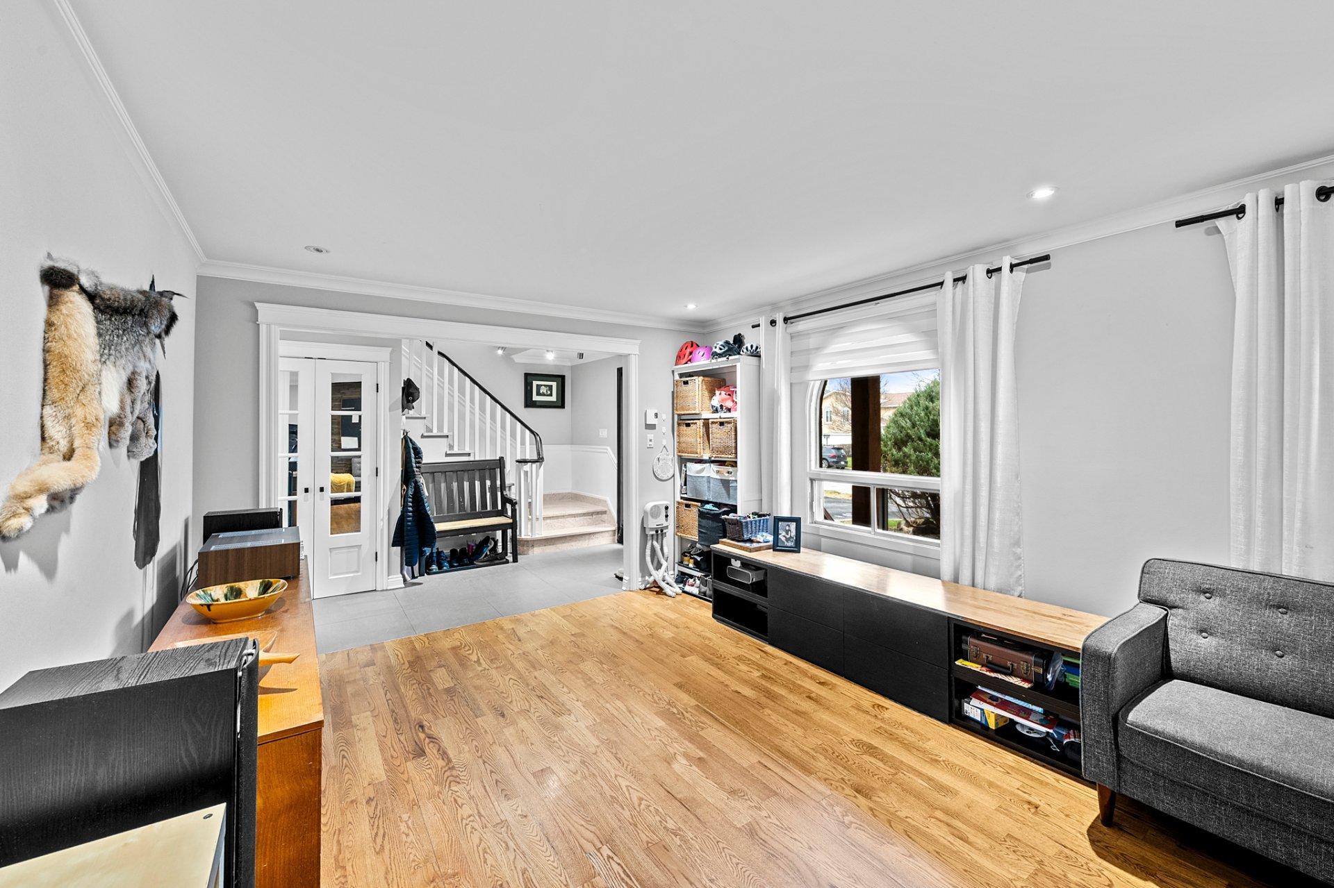 









2860


Av. de Peribonka

,
Laval (Duvernay),




QC
H7E1B6

