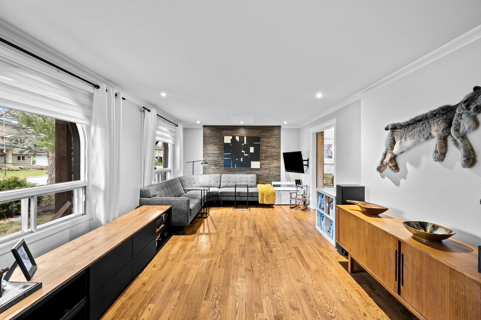 









2860


Av. de Peribonka

,
Laval (Duvernay),




QC
H7E1B6

