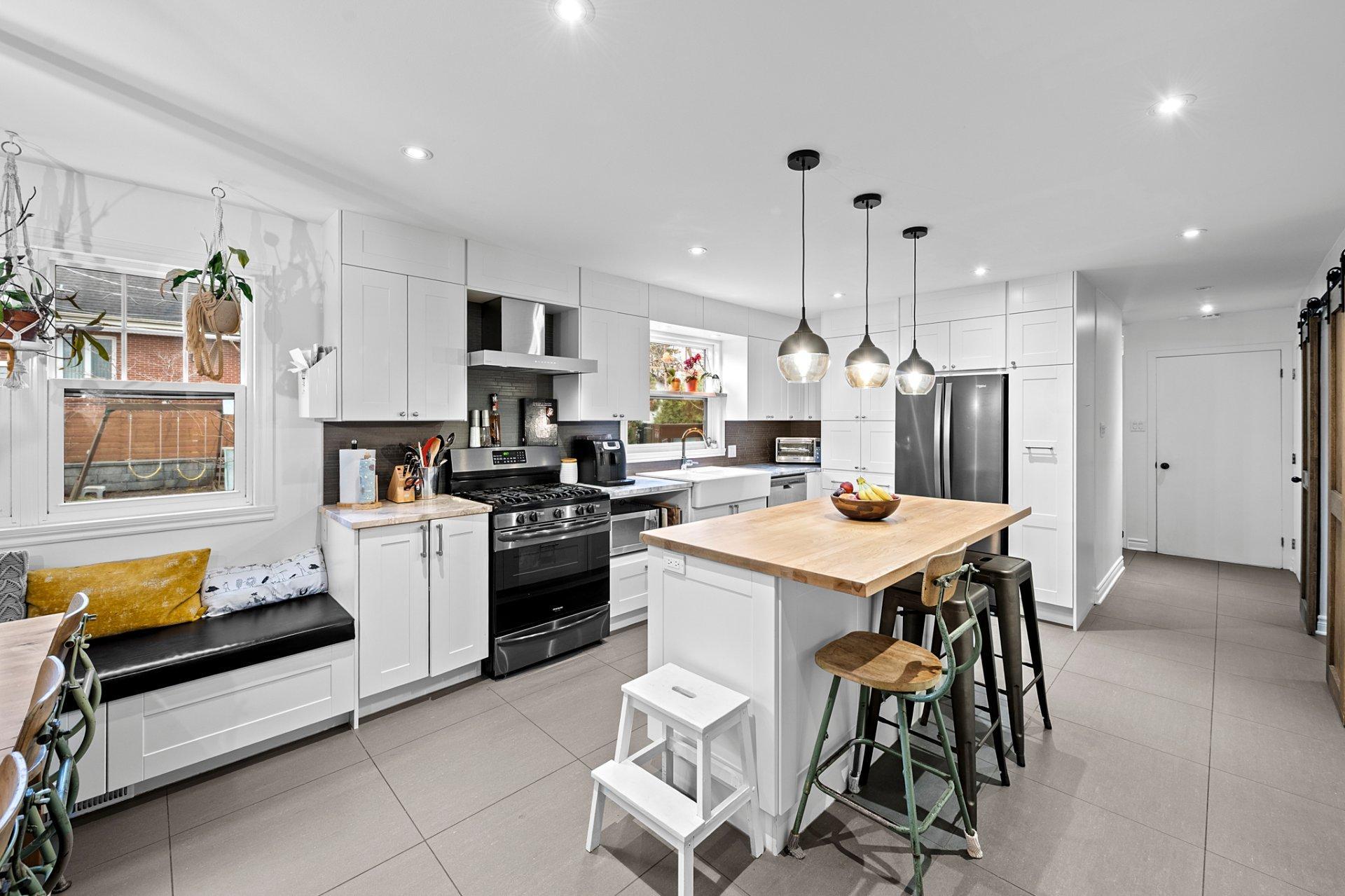 









2860


Av. de Peribonka

,
Laval (Duvernay),




QC
H7E1B6

