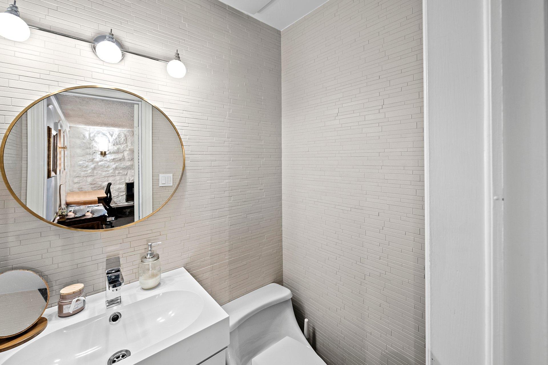 









2860


Av. de Peribonka

,
Laval (Duvernay),




QC
H7E1B6

