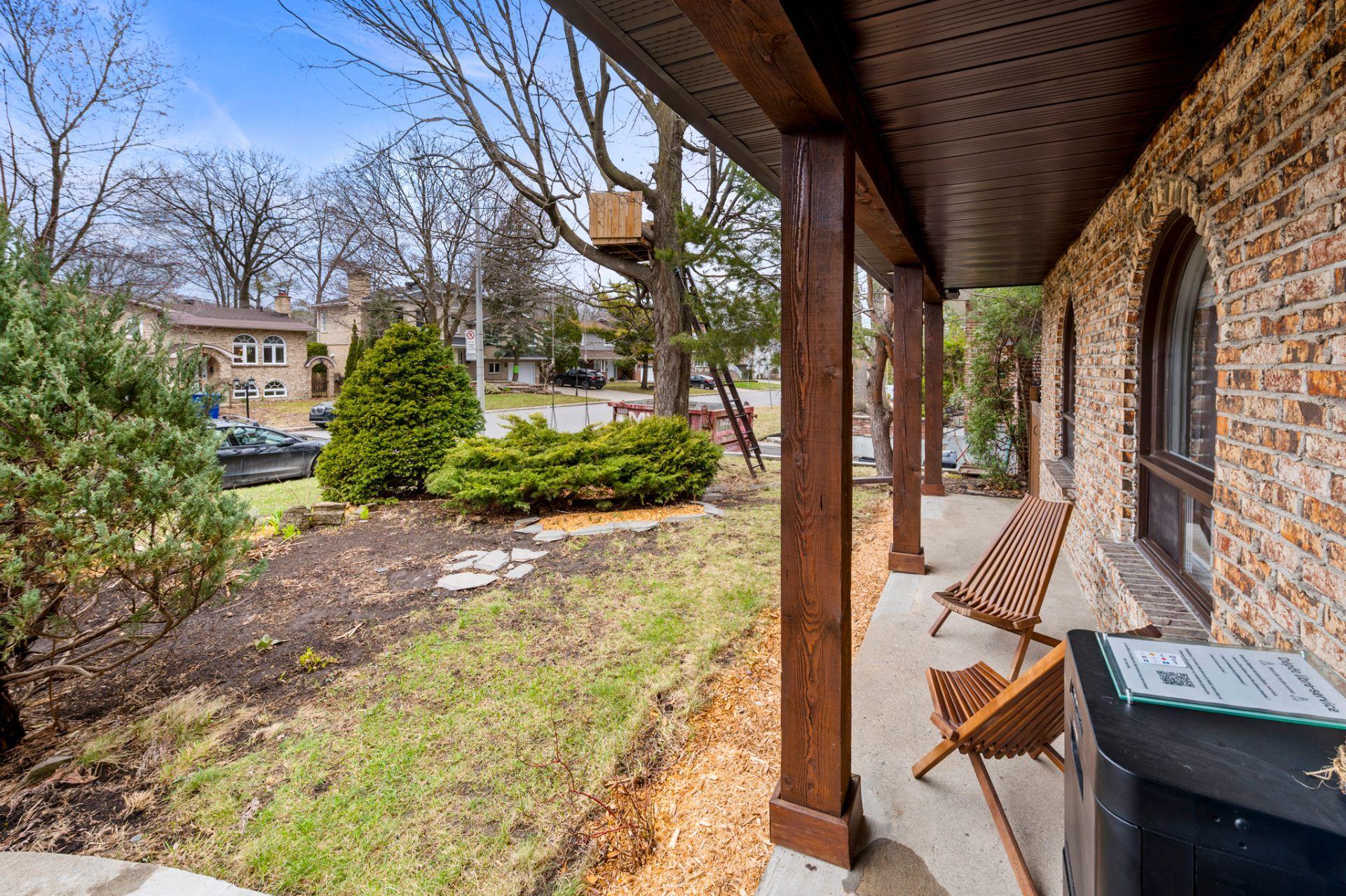 









2860


Av. de Peribonka

,
Laval (Duvernay),




QC
H7E1B6

