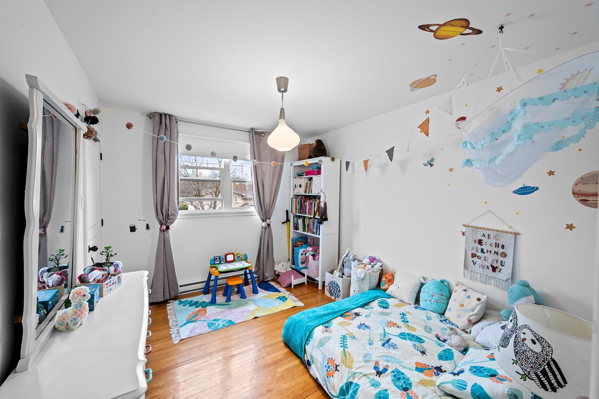 









2860


Av. de Peribonka

,
Laval (Duvernay),




QC
H7E1B6


