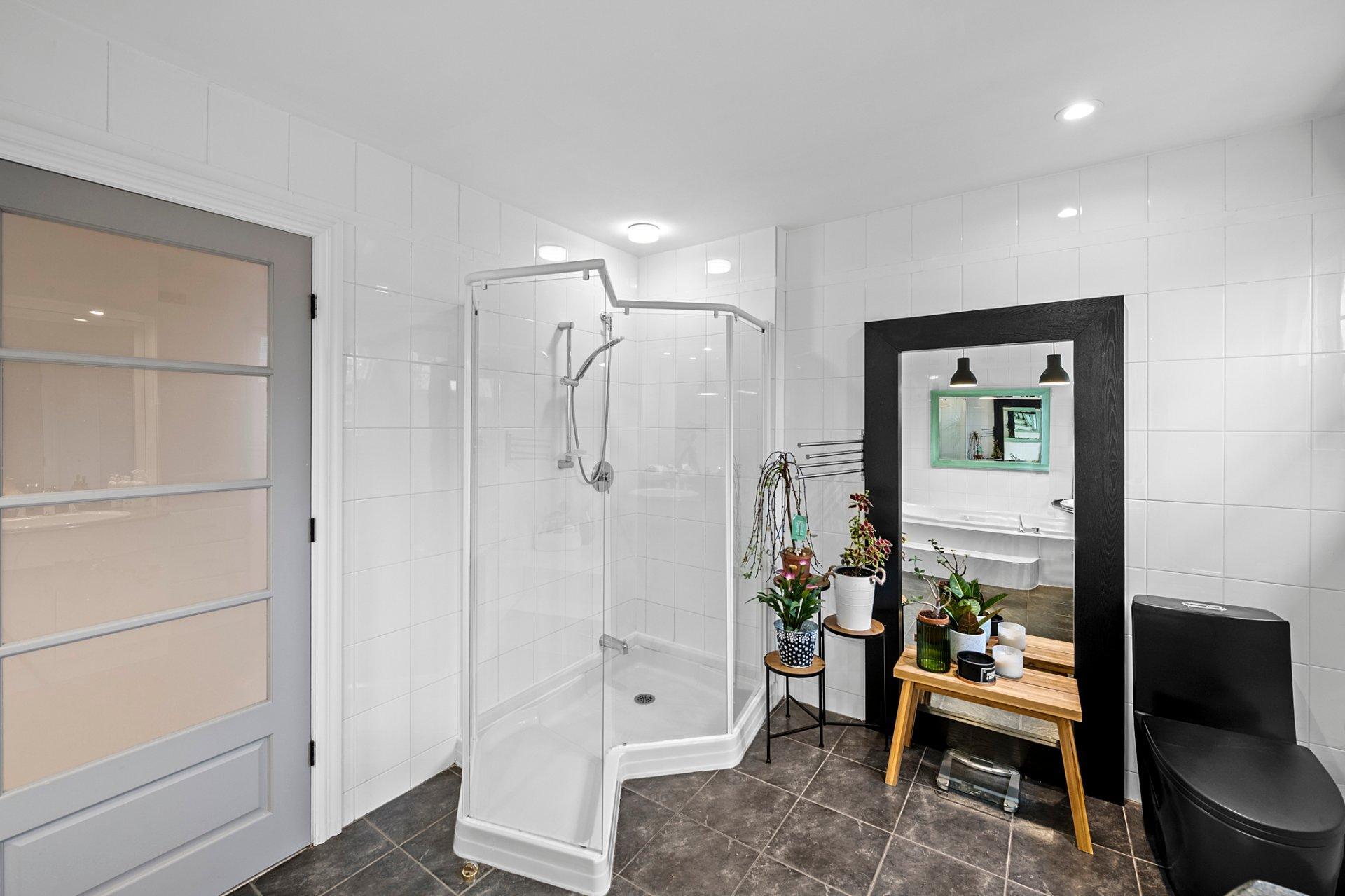









2860


Av. de Peribonka

,
Laval (Duvernay),




QC
H7E1B6

