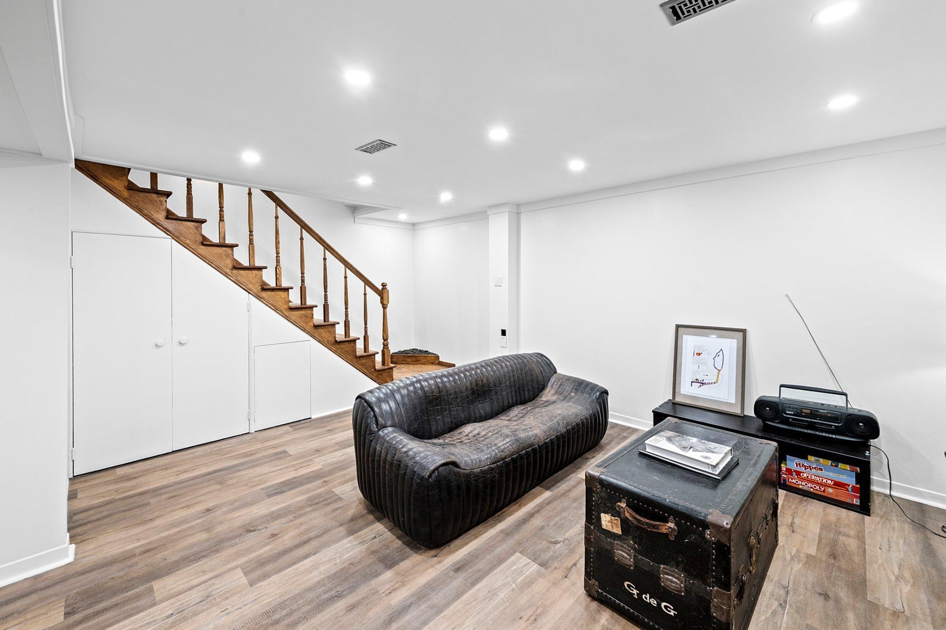 









2860


Av. de Peribonka

,
Laval (Duvernay),




QC
H7E1B6

