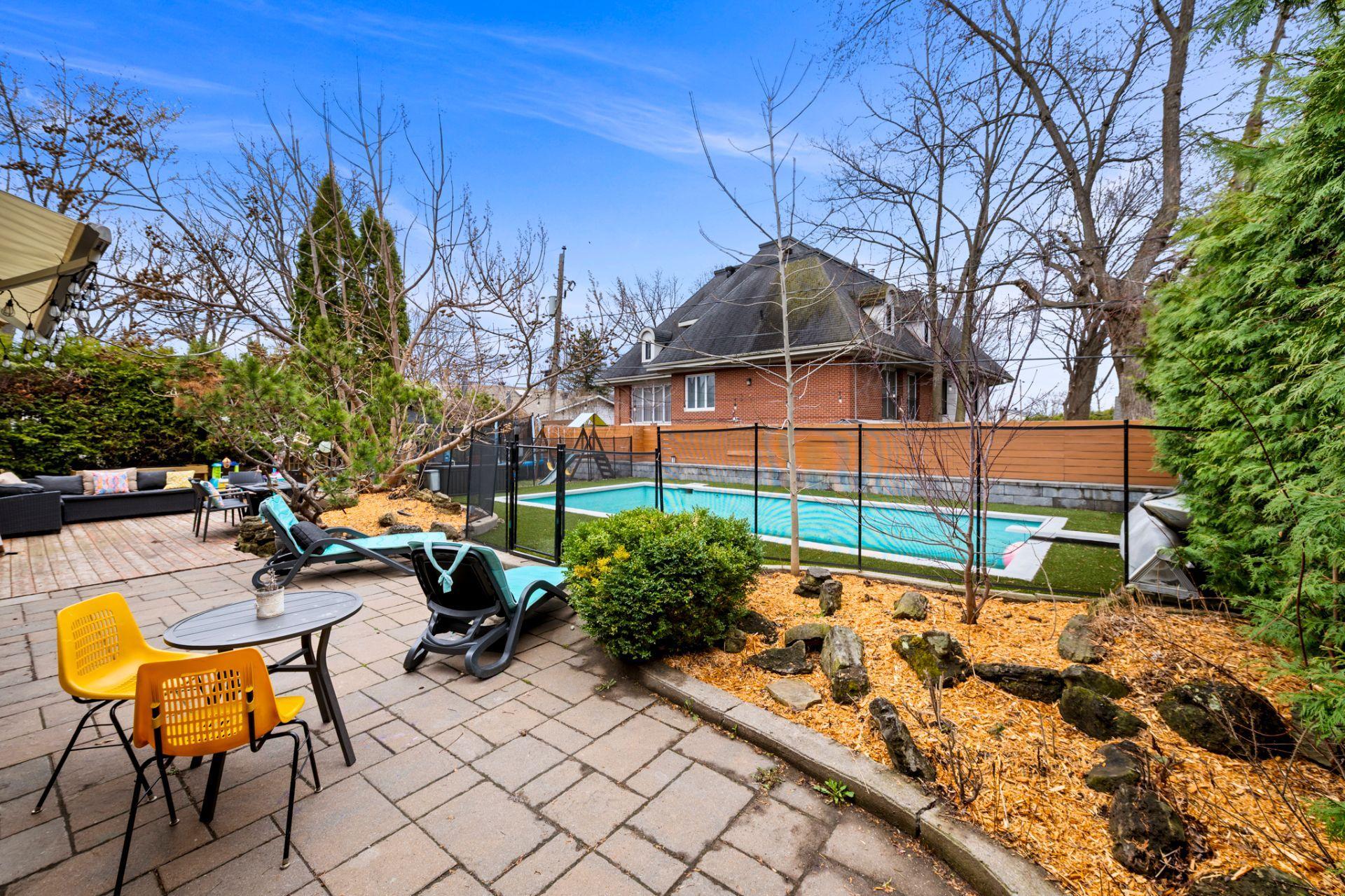 









2860


Av. de Peribonka

,
Laval (Duvernay),




QC
H7E1B6

