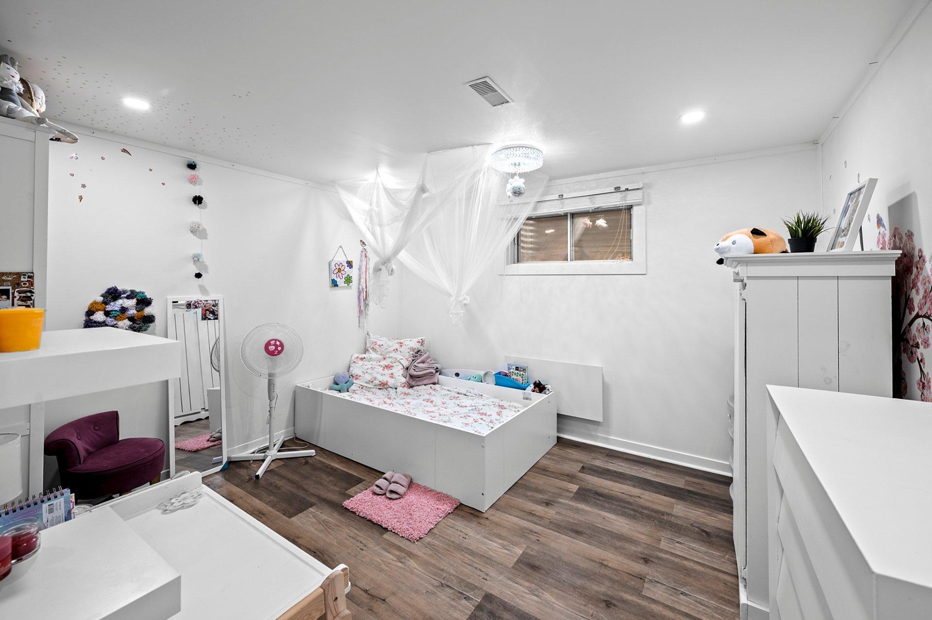 









2860


Av. de Peribonka

,
Laval (Duvernay),




QC
H7E1B6

