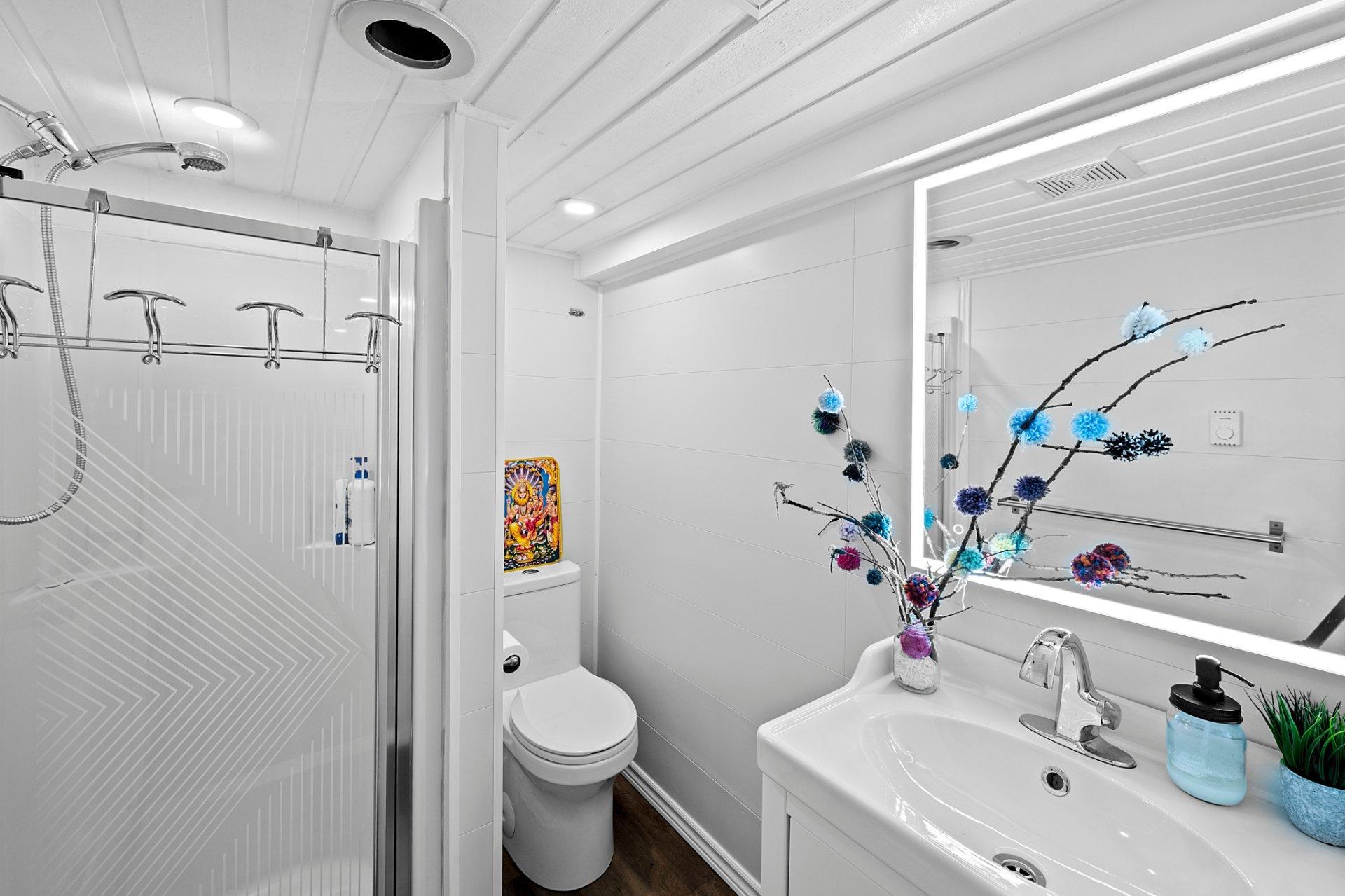 









2860


Av. de Peribonka

,
Laval (Duvernay),




QC
H7E1B6

