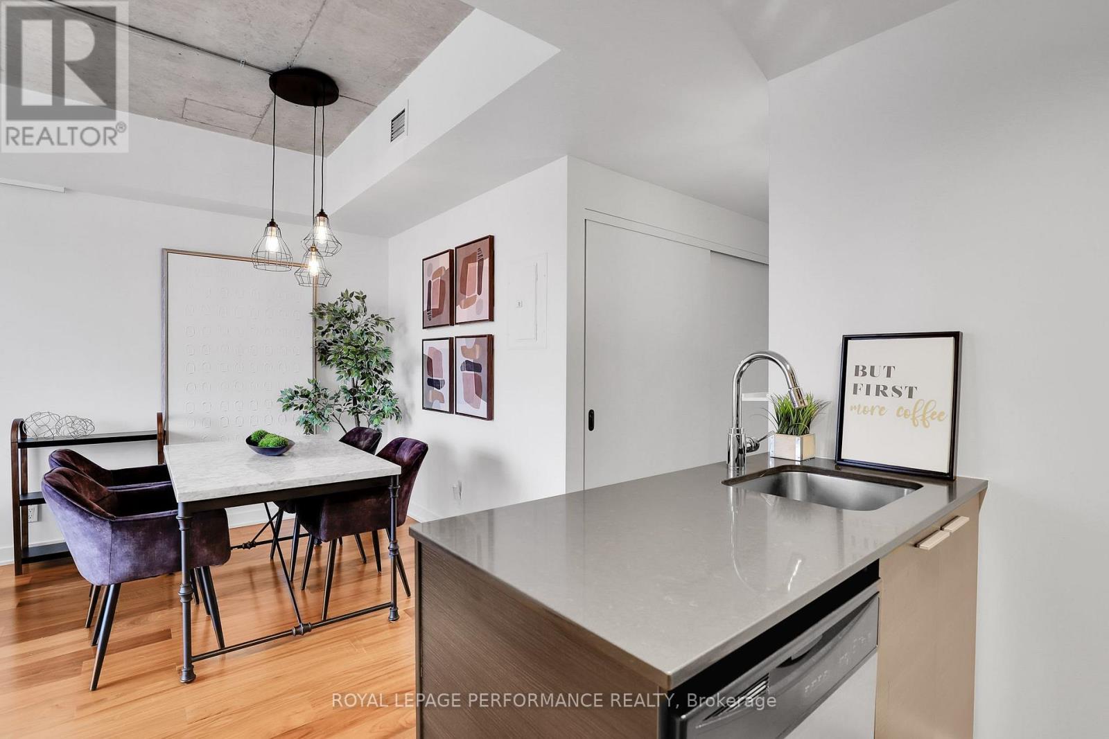 












815 - 354 GLADSTONE AVENUE N

,
Ottawa,




Ontario
K2P0R4

