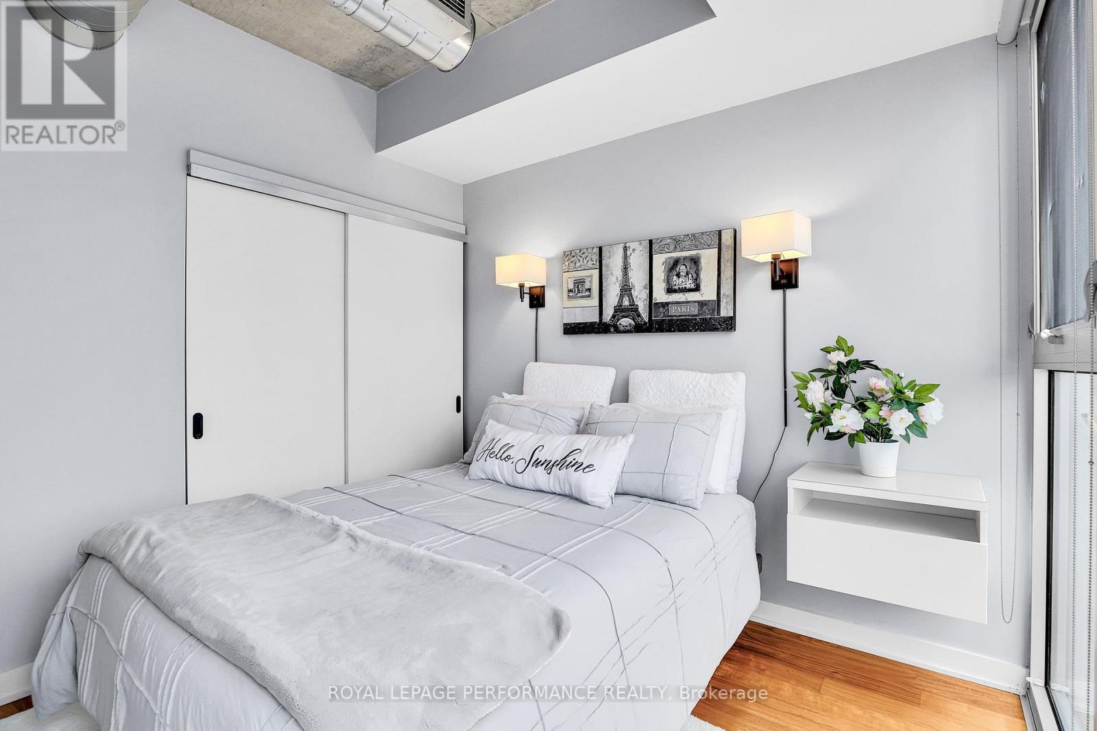 












815 - 354 GLADSTONE AVENUE N

,
Ottawa,




Ontario
K2P0R4

