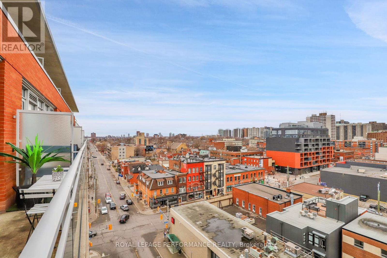 












815 - 354 GLADSTONE AVENUE N

,
Ottawa,




Ontario
K2P0R4

