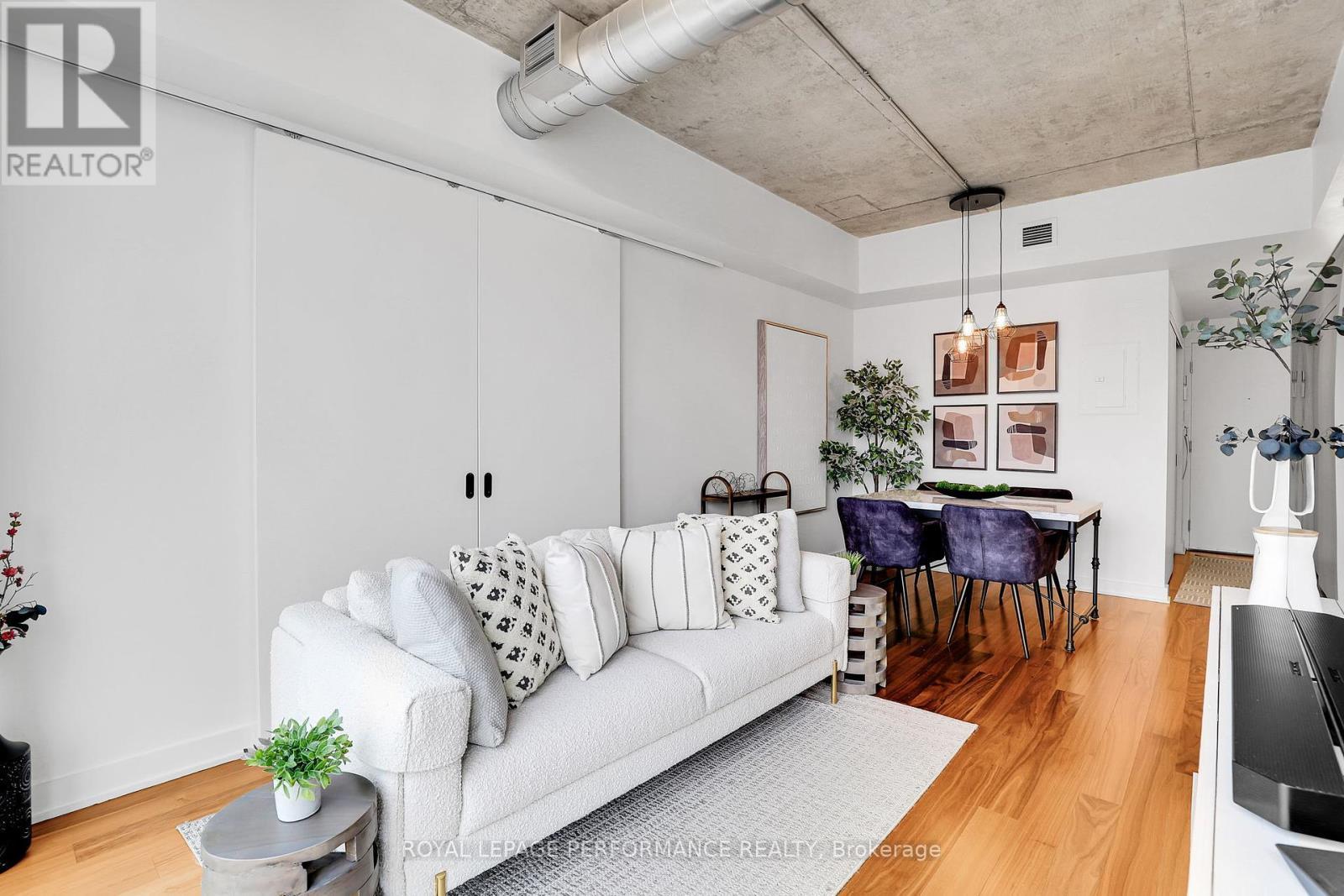 












815 - 354 GLADSTONE AVENUE N

,
Ottawa,




Ontario
K2P0R4

