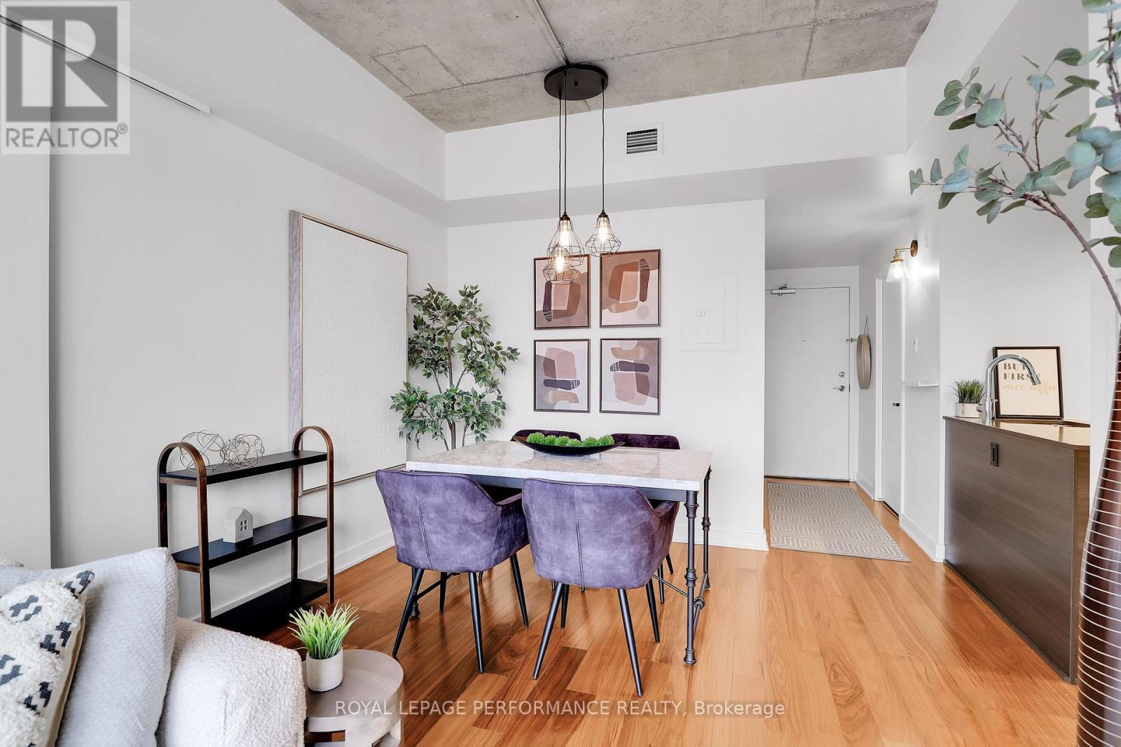 












815 - 354 GLADSTONE AVENUE N

,
Ottawa,




Ontario
K2P0R4

