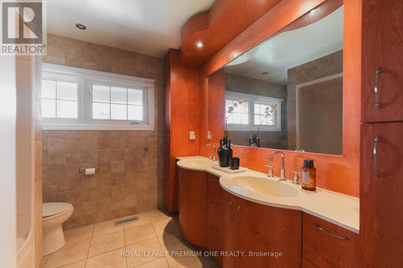 












135 PATRICIA DRIVE

,
King,




Ontario
L7B1H3


