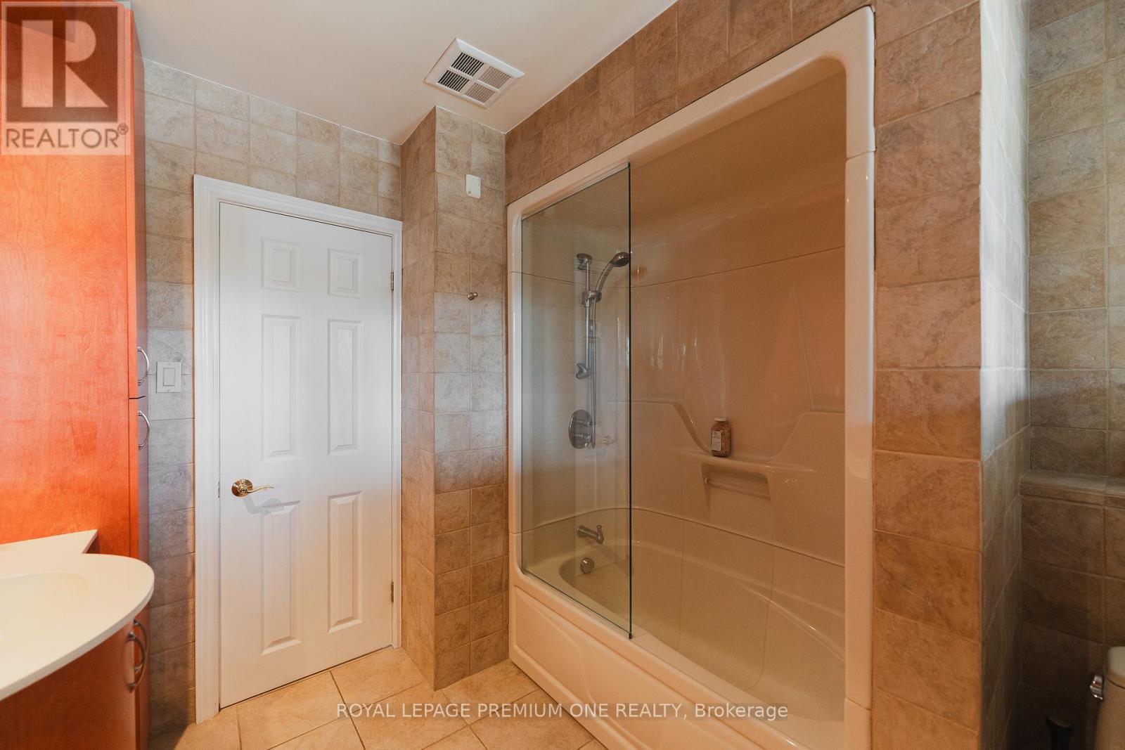 












135 PATRICIA DRIVE

,
King,




Ontario
L7B1H3

