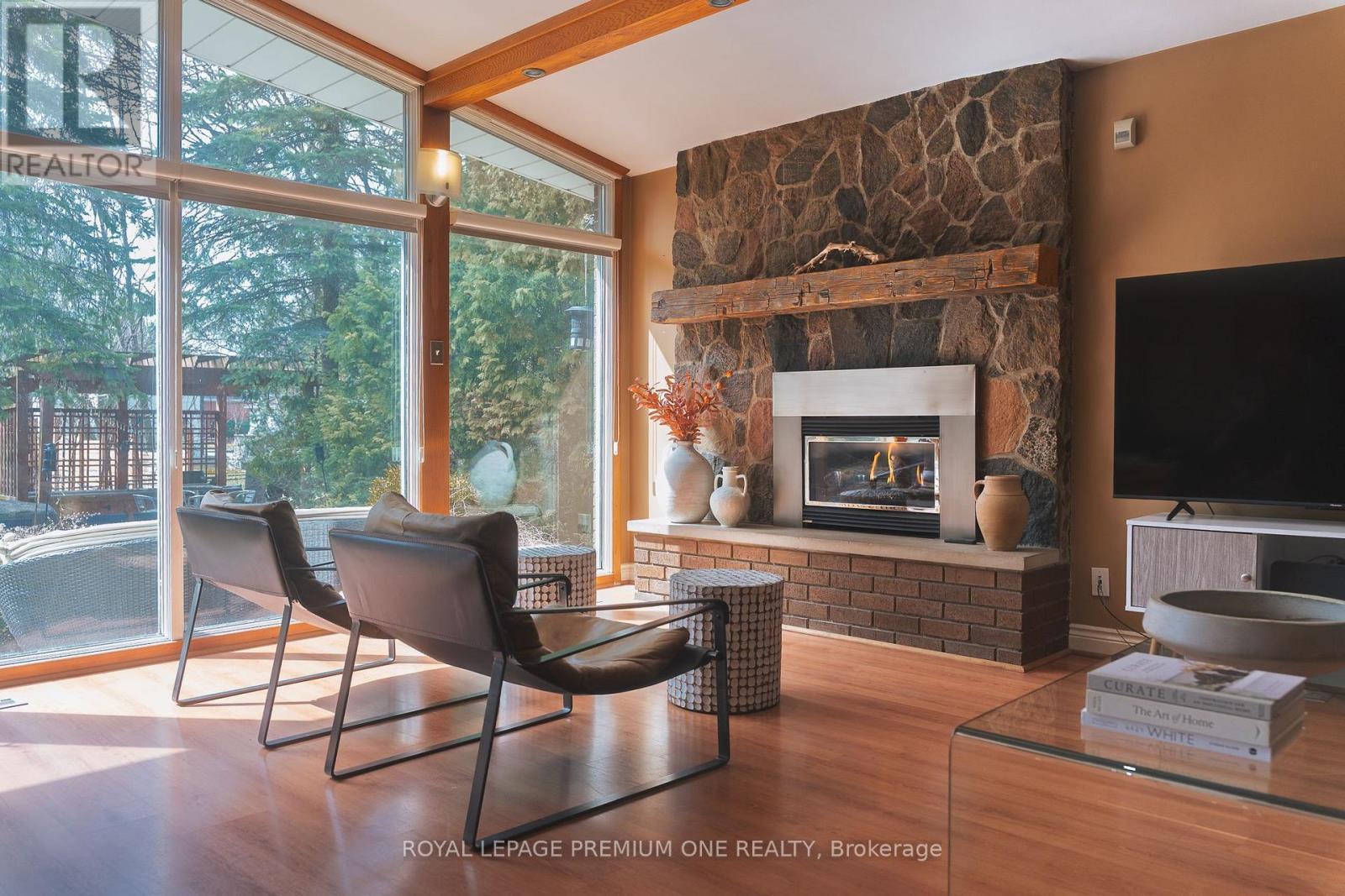 












135 PATRICIA DRIVE

,
King,




Ontario
L7B1H3


