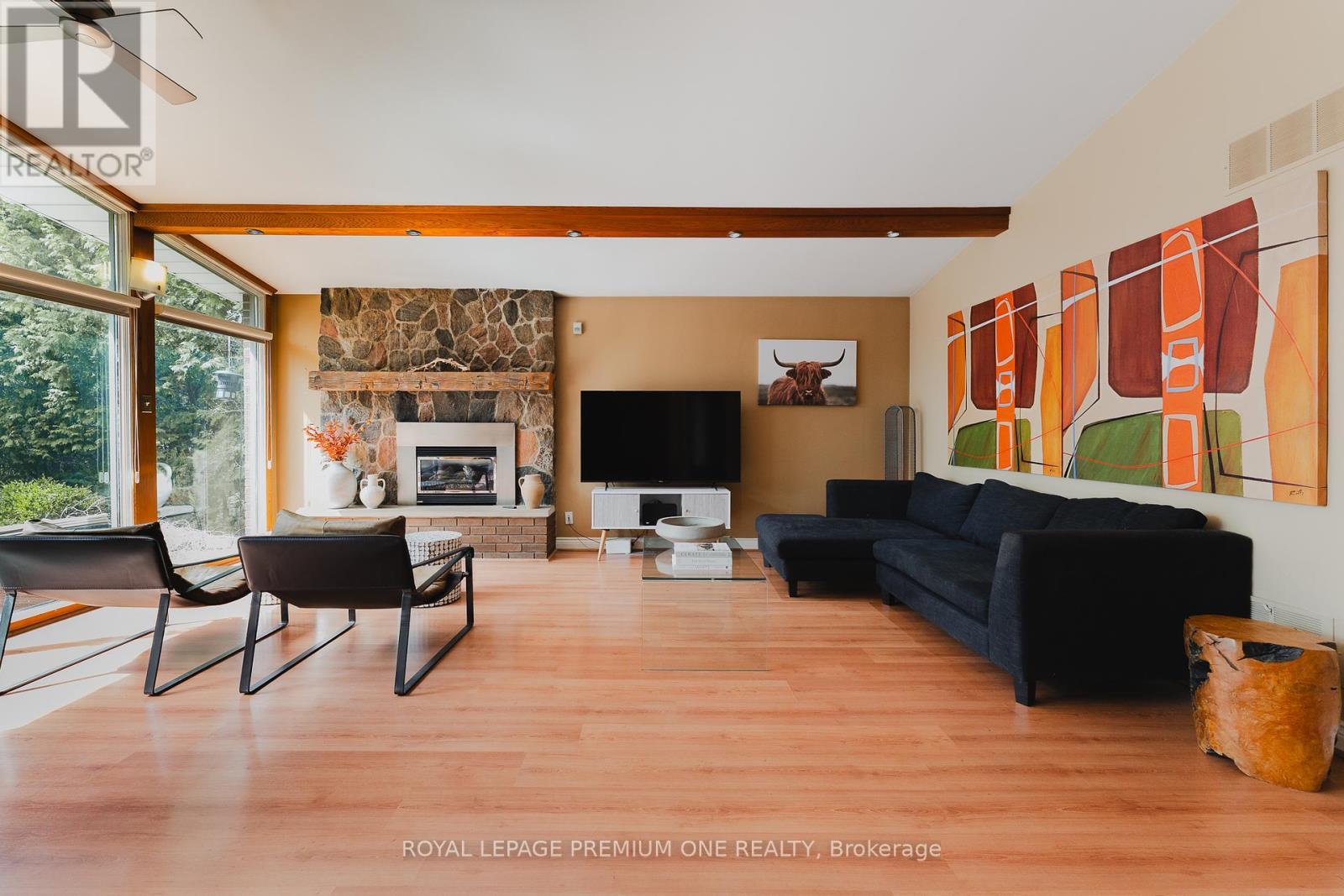












135 PATRICIA DRIVE

,
King,




Ontario
L7B1H3

