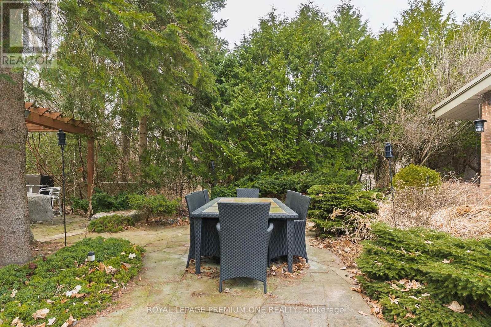 












135 PATRICIA DRIVE

,
King,




Ontario
L7B1H3

