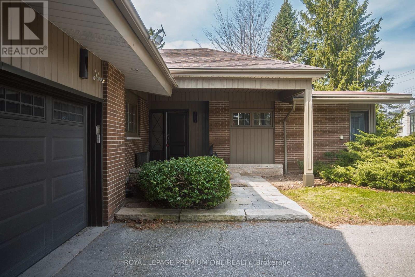 












135 PATRICIA DRIVE

,
King,




Ontario
L7B1H3

