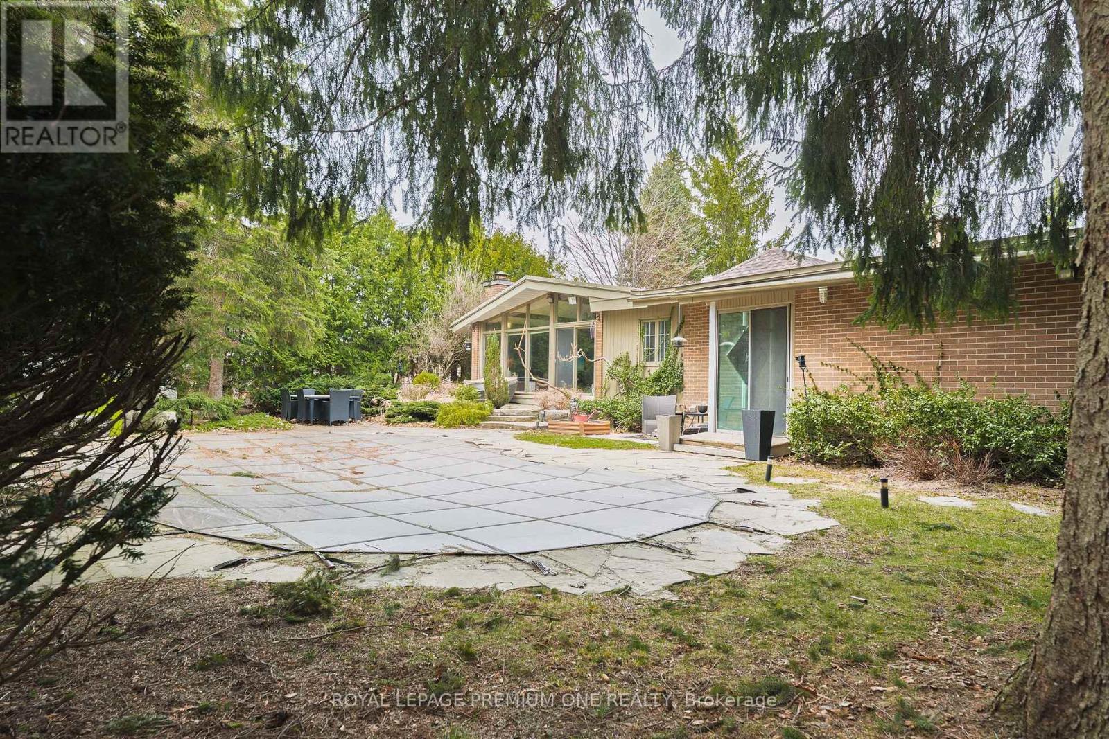 












135 PATRICIA DRIVE

,
King,




Ontario
L7B1H3

