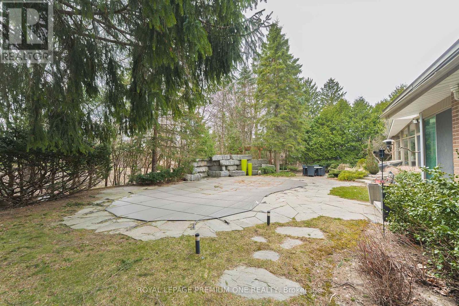 












135 PATRICIA DRIVE

,
King,




Ontario
L7B1H3

