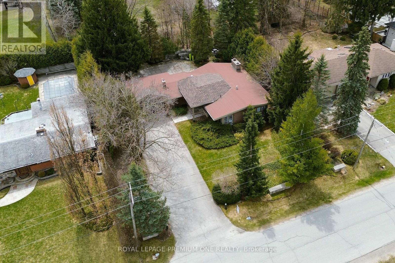 












135 PATRICIA DRIVE

,
King,




Ontario
L7B1H3

