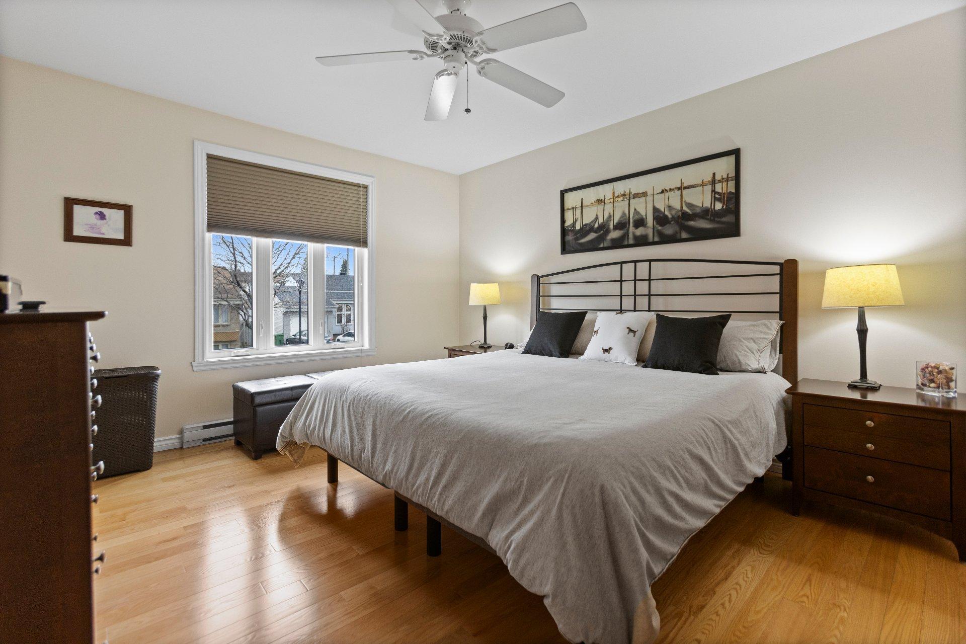 









17702


Rue Gowdridge

,
Montréal (Pierrefonds-Roxboro),




QC
H9J1J8


