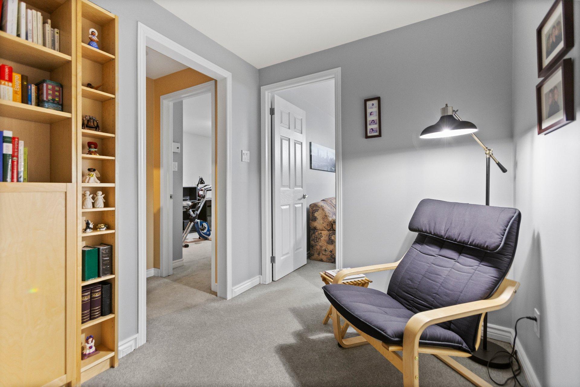 









17702


Rue Gowdridge

,
Montréal (Pierrefonds-Roxboro),




QC
H9J1J8

