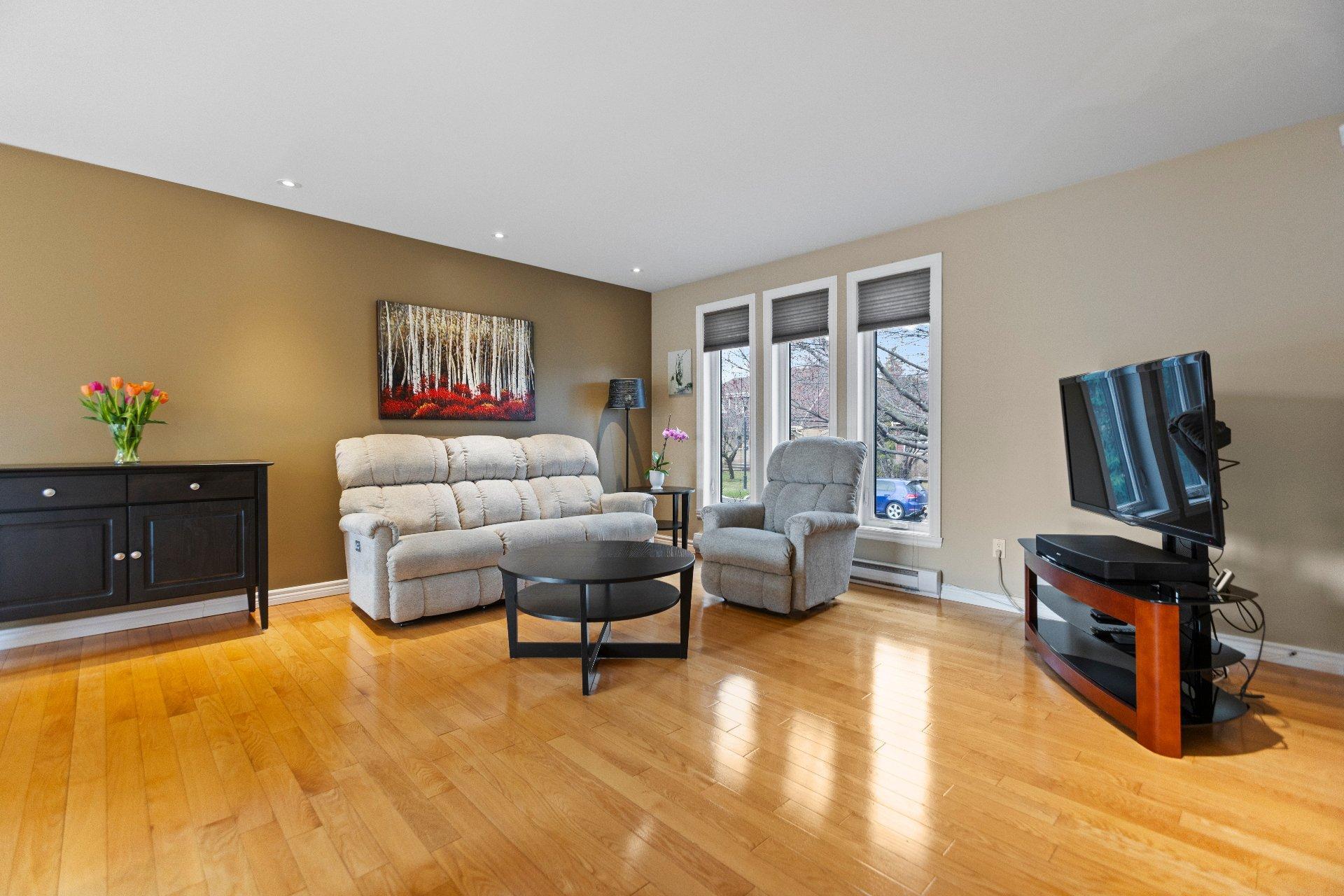 









17702


Rue Gowdridge

,
Montréal (Pierrefonds-Roxboro),




QC
H9J1J8

