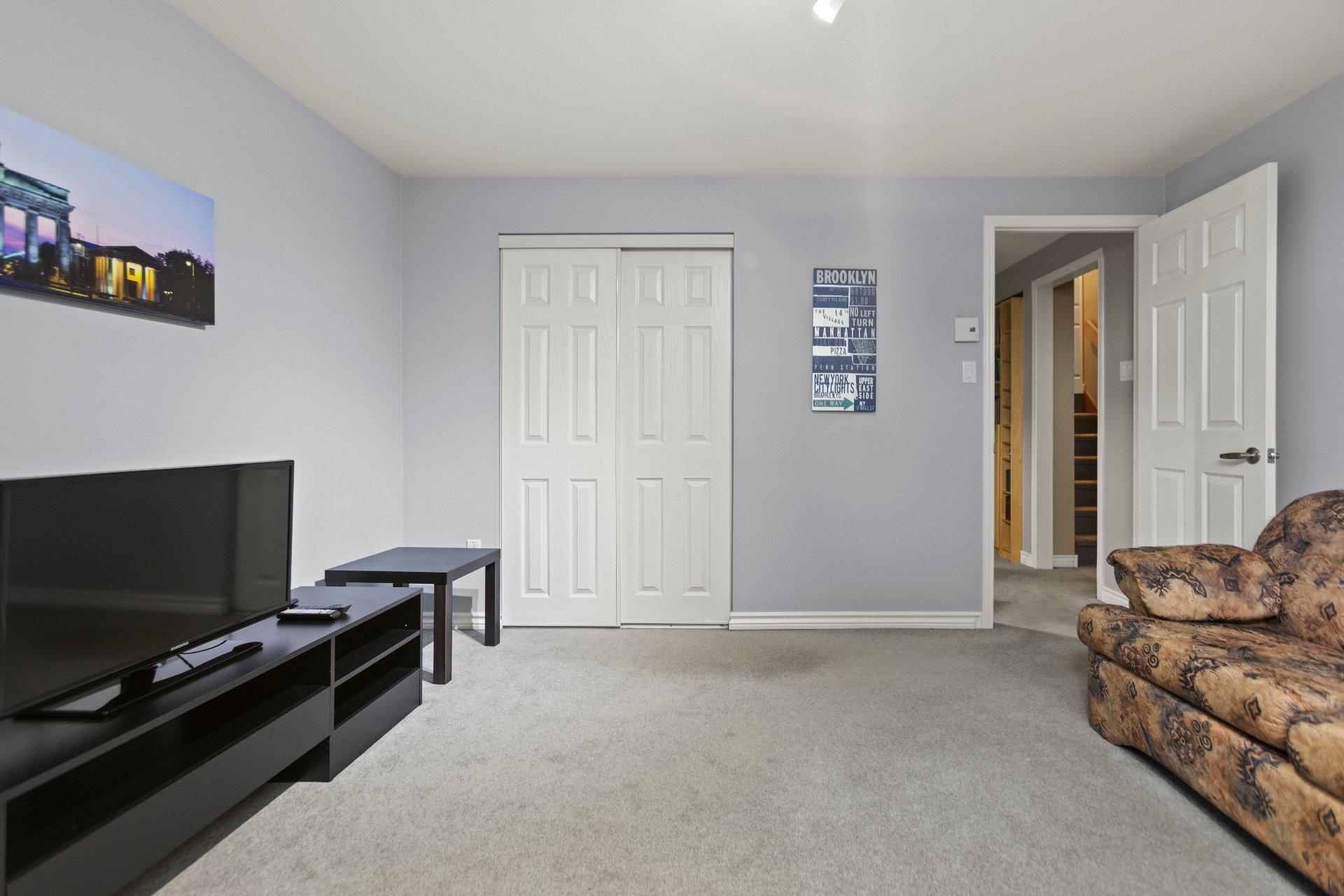 









17702


Rue Gowdridge

,
Montréal (Pierrefonds-Roxboro),




QC
H9J1J8

