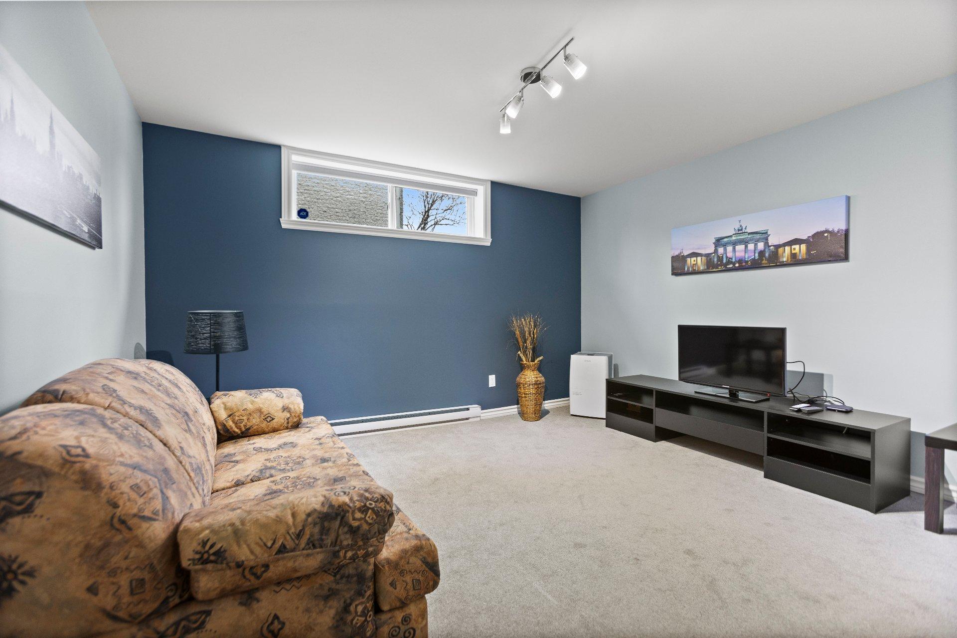 









17702


Rue Gowdridge

,
Montréal (Pierrefonds-Roxboro),




QC
H9J1J8

