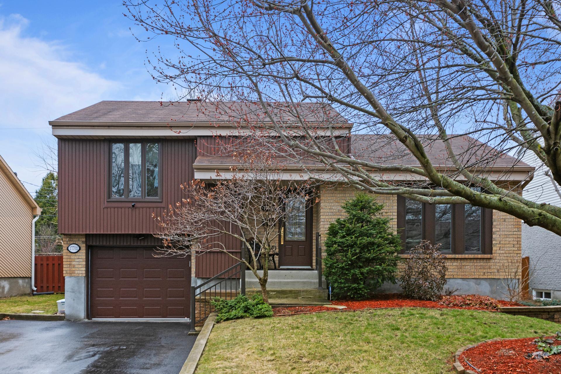 









17702


Rue Gowdridge

,
Montréal (Pierrefonds-Roxboro),




QC
H9J1J8

