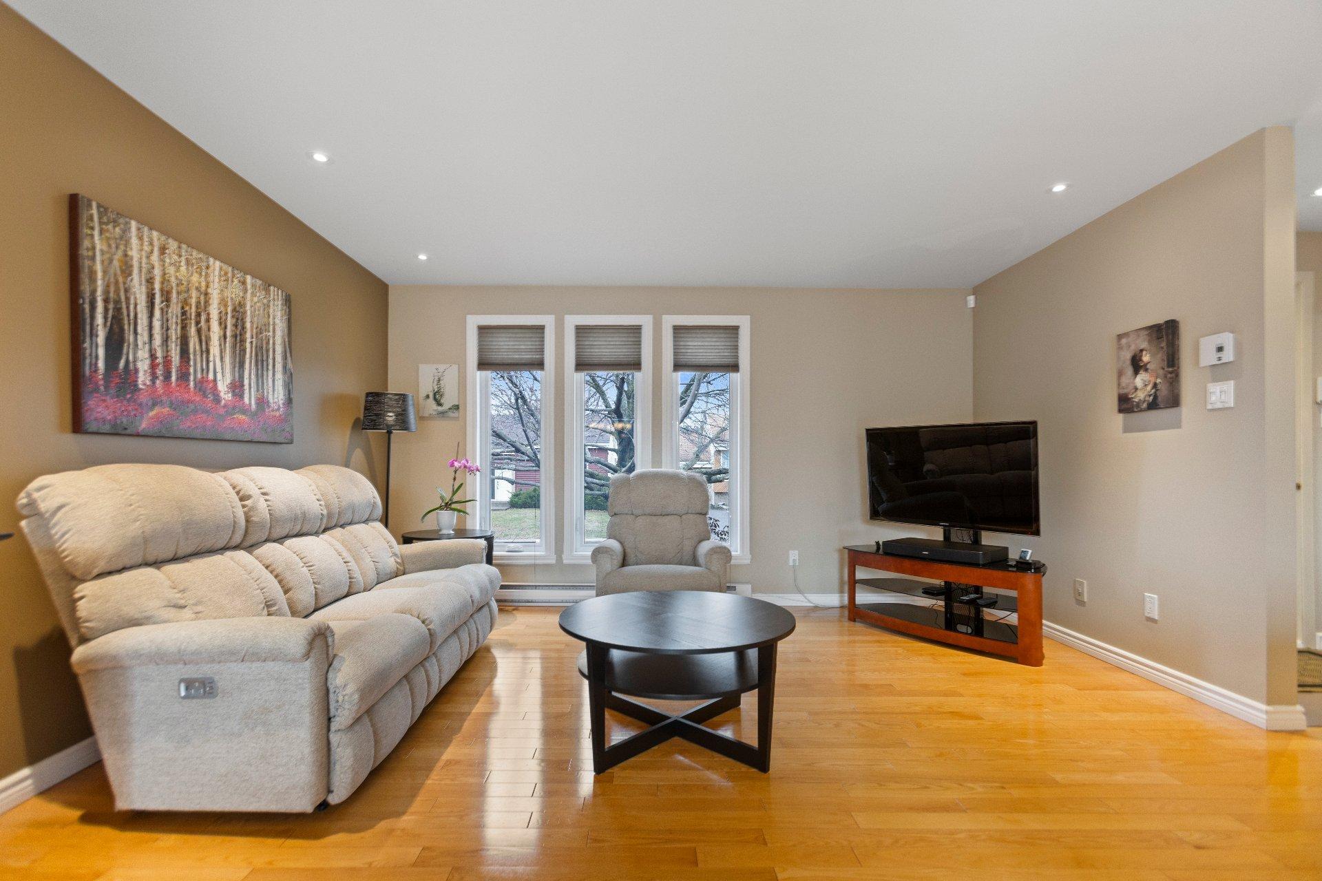 









17702


Rue Gowdridge

,
Montréal (Pierrefonds-Roxboro),




QC
H9J1J8

