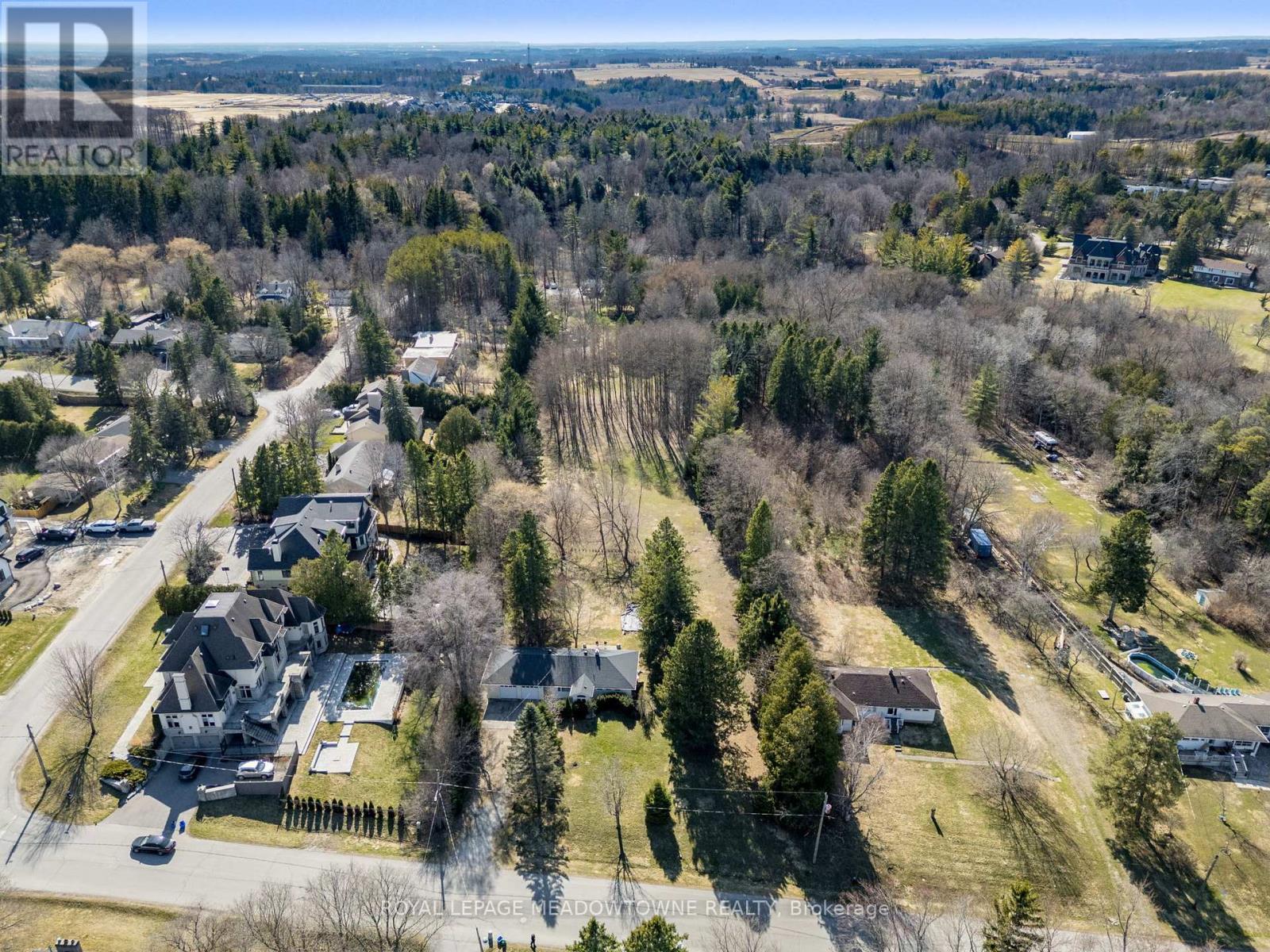 












208 MARTIN STREET

,
King,




Ontario
L7B1J5


