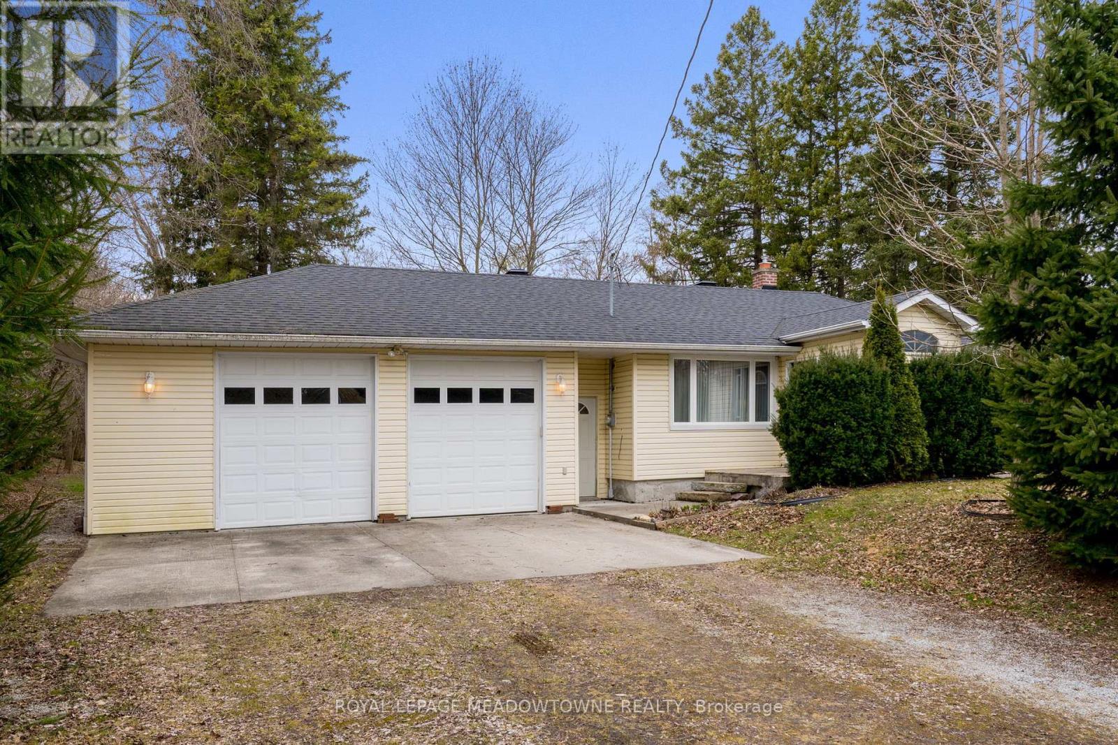 












208 MARTIN STREET

,
King,




Ontario
L7B1J5

